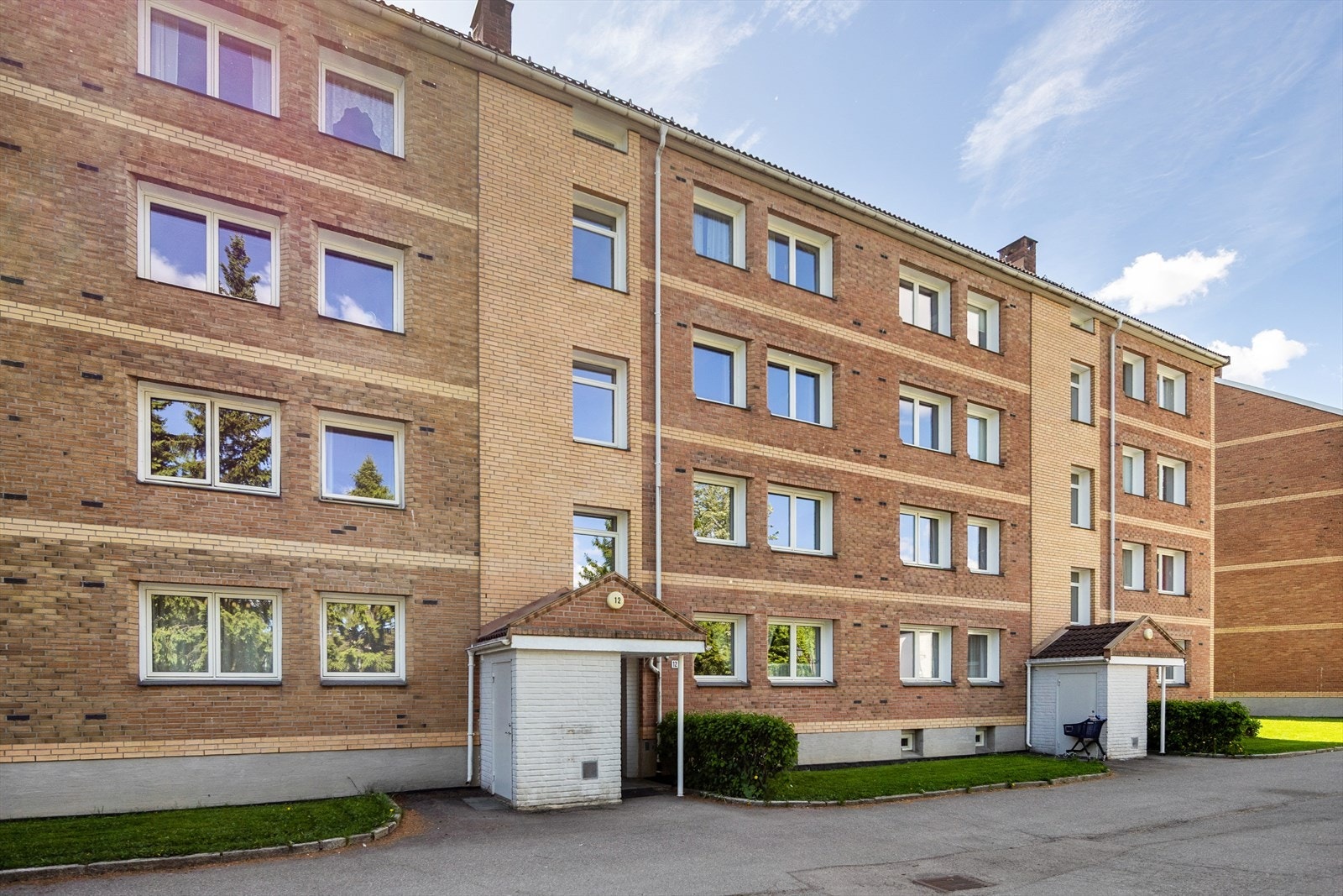 Leiligheten har en sentral og familievennlig beliggenhet i Engsletta borettslag. Galleribilde