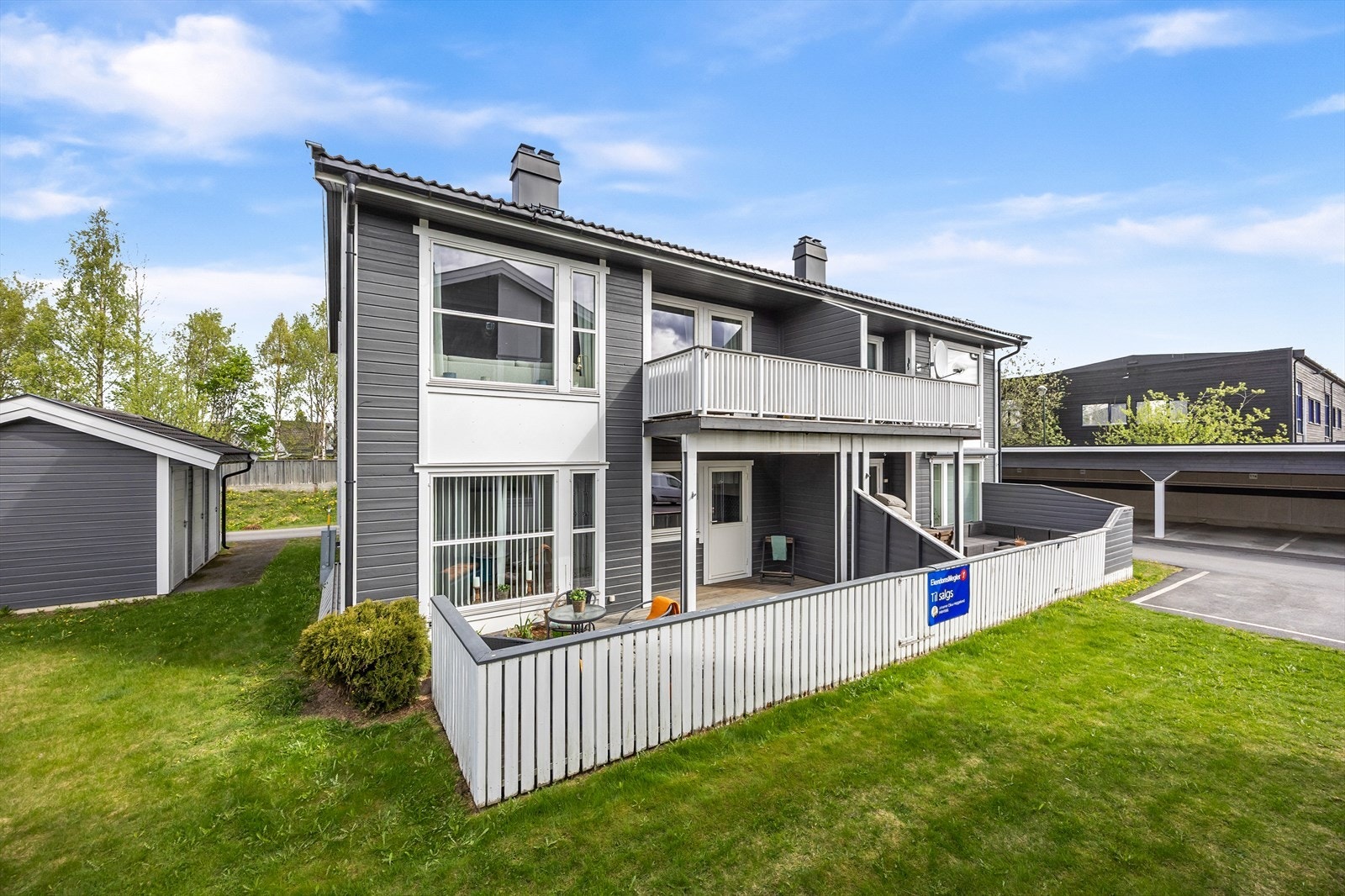 Velkommen til Løkkavegen 11B! En flott andelsleilighet i første etasje med stor markterrasse og to gode soverom. Foto: Espen Døhlen v/ImageDay Galleribilde