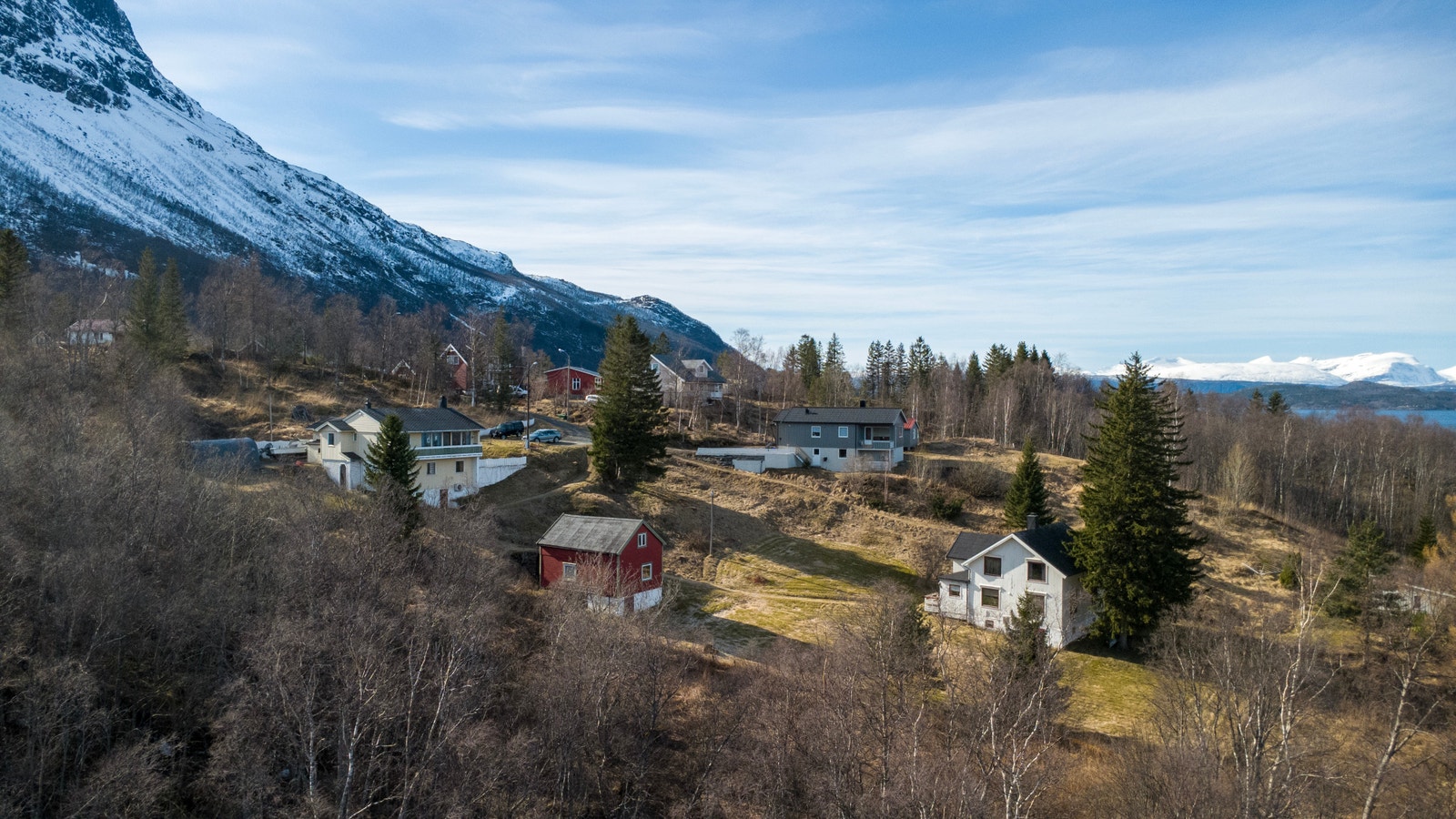 De nye tomtene er en del av et godt etablert boligfelt med unik plassering ved fjorden Galleribilde