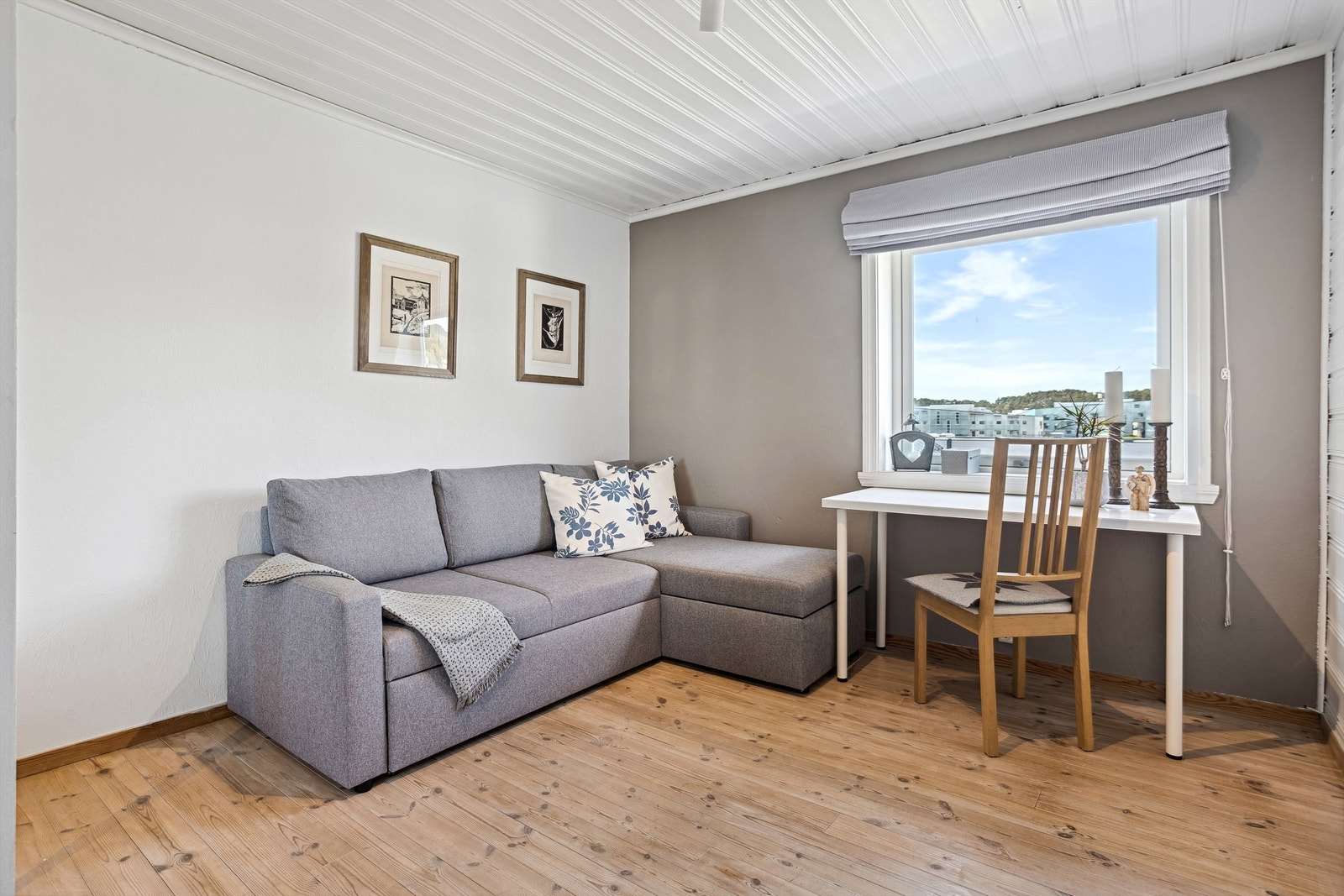 Soverom nr 2 med god plass til møblering. Galleribilde
