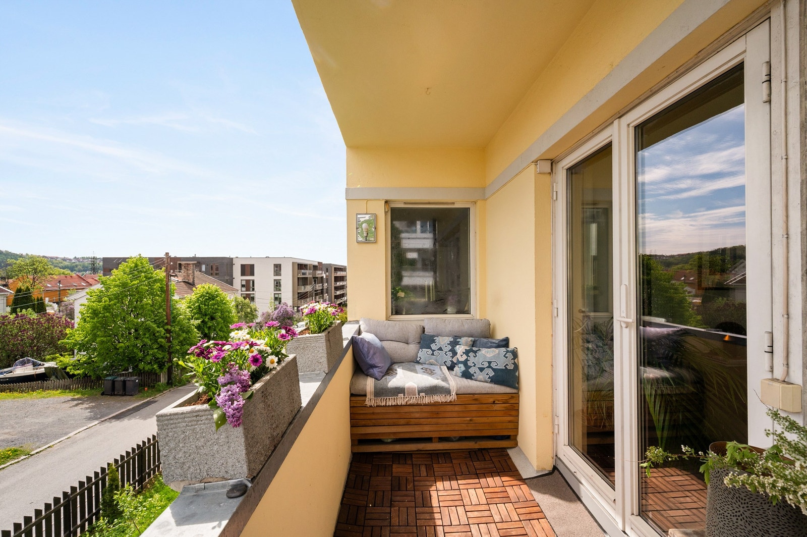 Velkommen til Lensmann Hioths Allé 8! - Presentert av Halvor Langerud Heikkilä v/Eiendomsmegler Krogsveen avd. Majorstuen og Oslo Vest. Foto: Kreativ Mango. Galleribilde