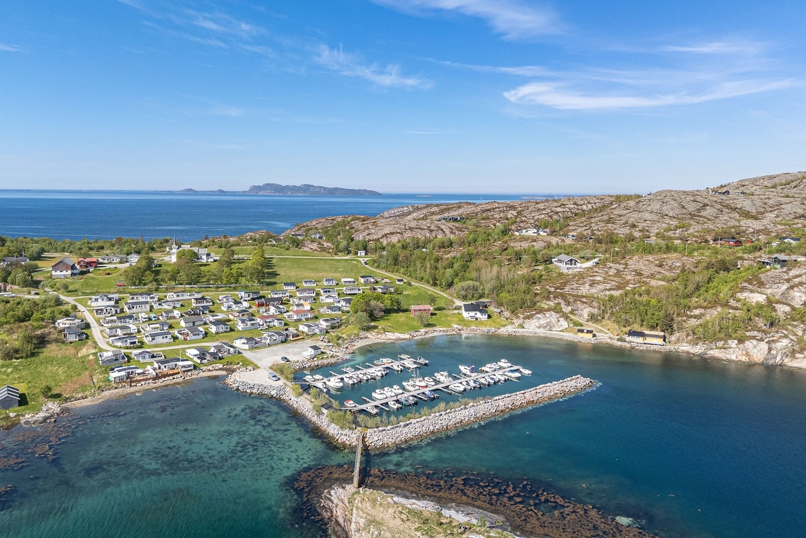 Eiendommen ligger rett ved båthavna til Værnes Camping og Marina hvor det er mulighet for å leie båtplass. Galleribilde