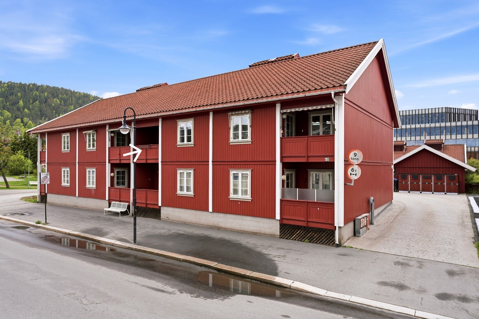 Leiligheten ligger i 2. etasje i et koselig sameiet på vestside Galleribilde
