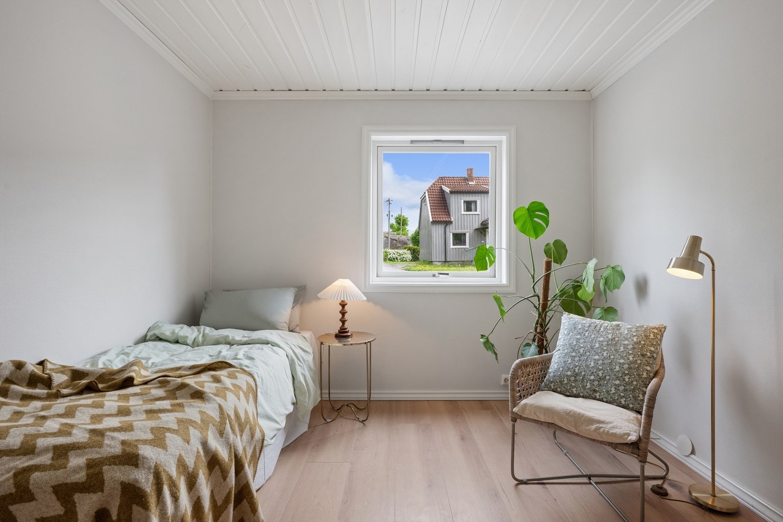 Soverom med laminatgulv lagt i 2023. Galleribilde