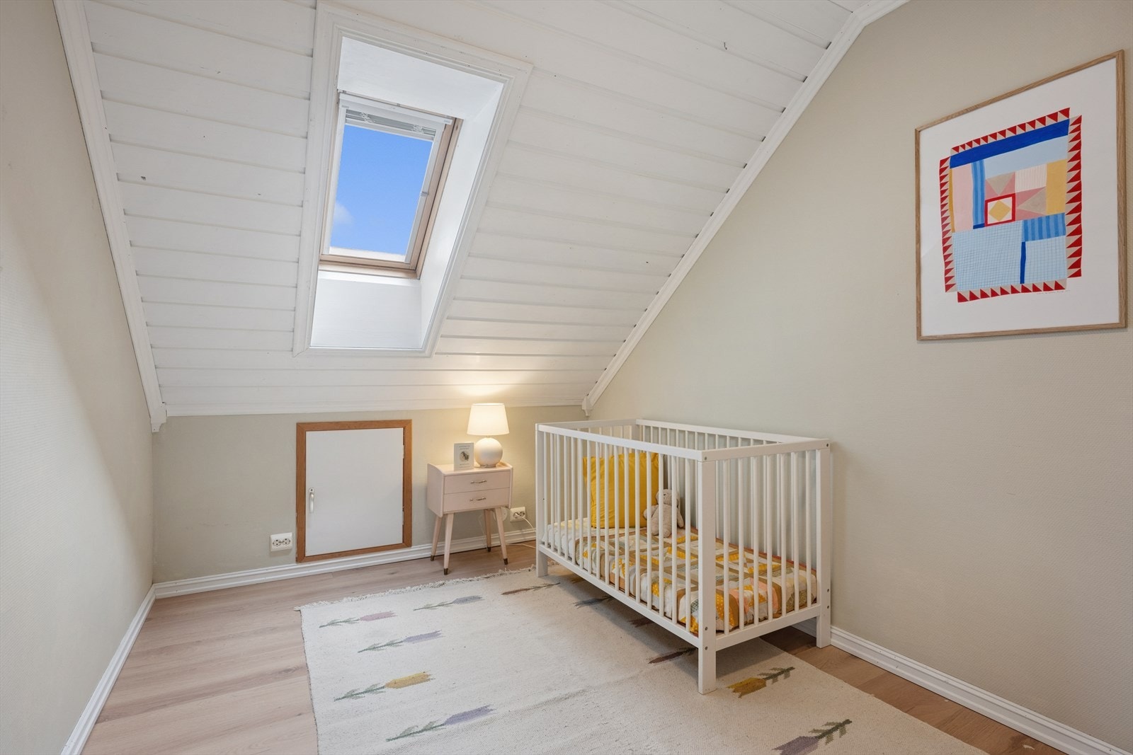 Soverommene er fleksible i bruk og egner seg til både barnerom, gjesterom og hjemmekontor. Galleribilde