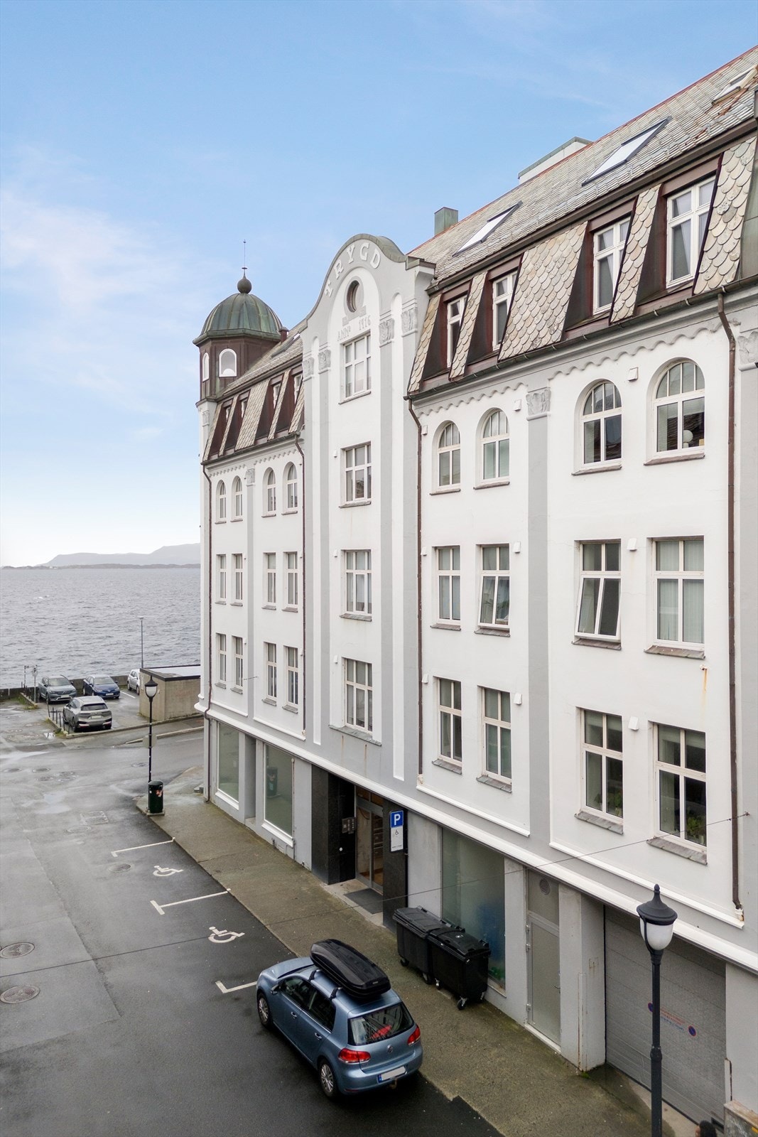 Leiligheten er plassert i byggets tredje etasje. Galleribilde