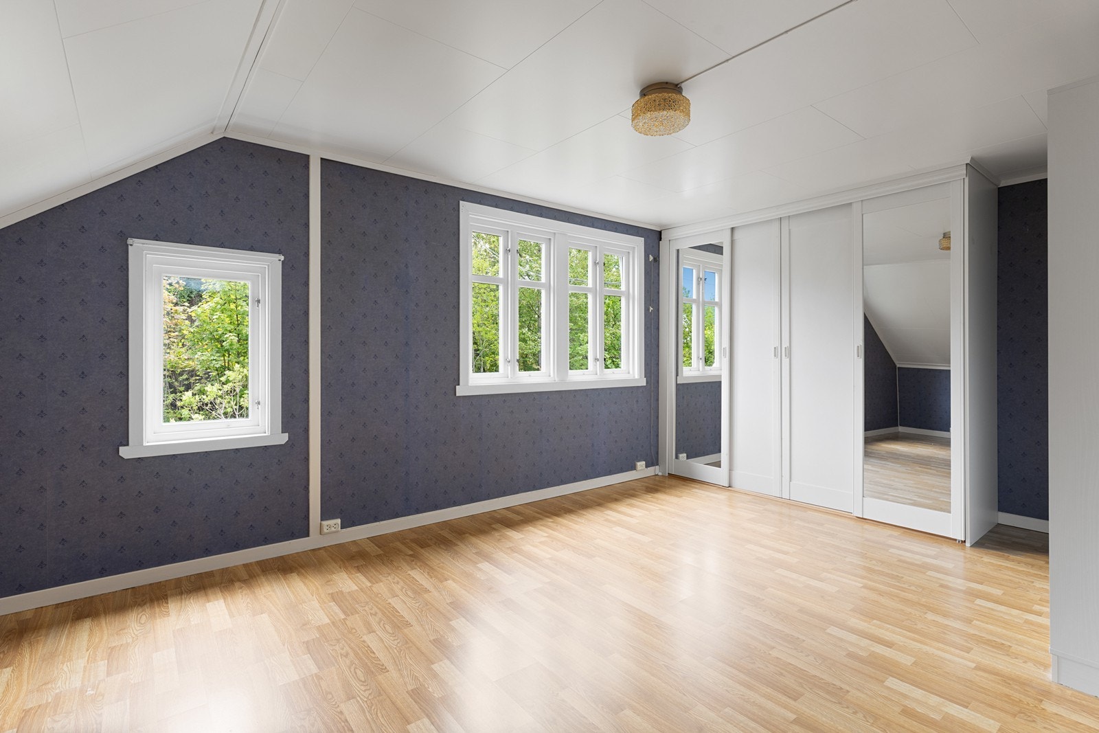 soverom med god skyvedørsgarderobeløsning Galleribilde