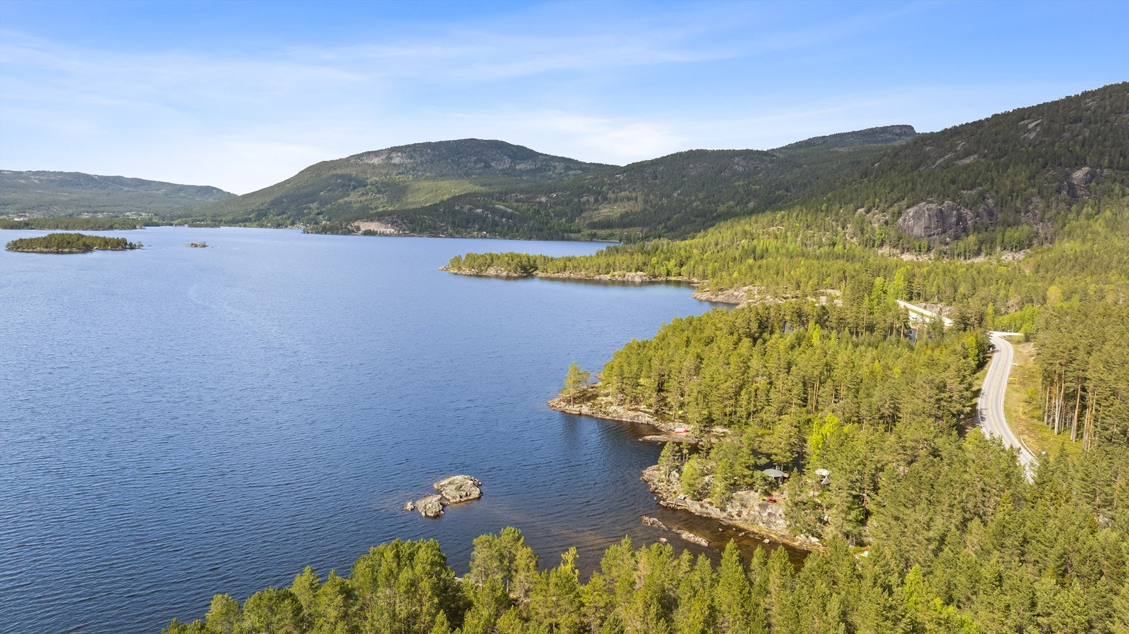 Vrådal er kjent for sin vakre natur og mange aktivitetsmuligheter. Galleribilde