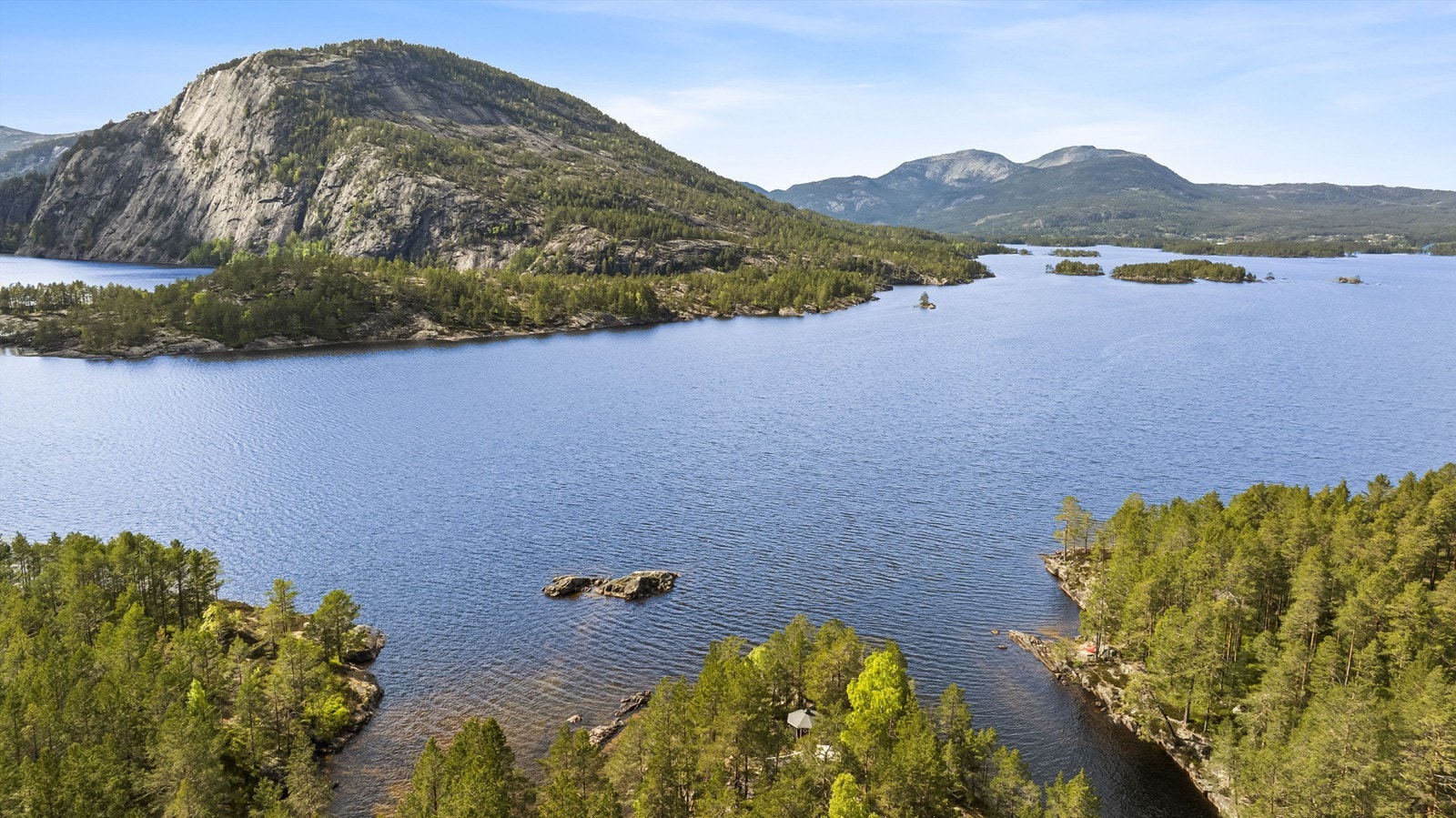 Utsikt mot fjellene i Vrådal. Galleribilde