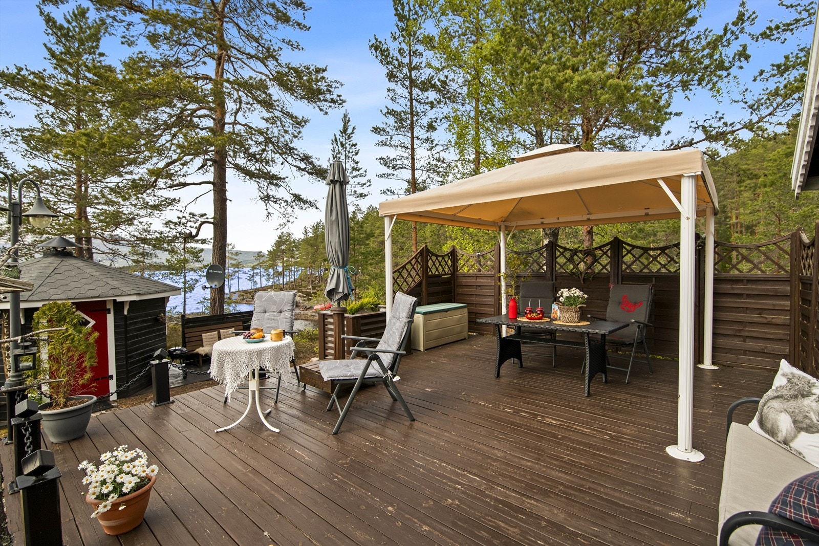 Flere soner på uteplassen gir rom for ulike aktiviteter. Galleribilde