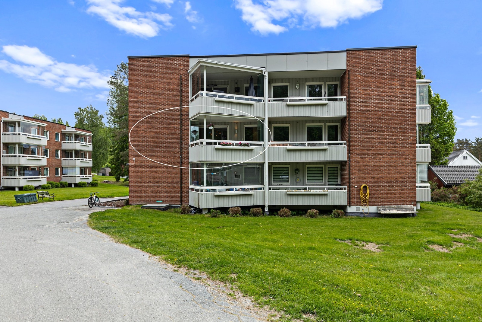 Leiligheten ligger fint til i 2. etasje Galleribilde