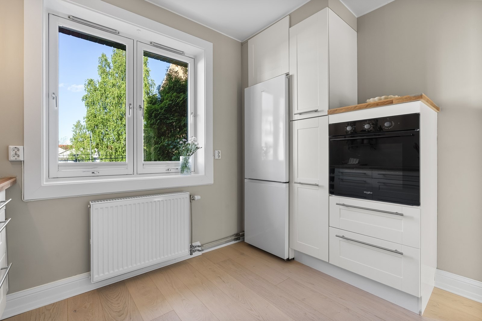 Oppvarming via radiatorer fra fellesanlegg er inkludert i felleskostnadene. Galleribilde