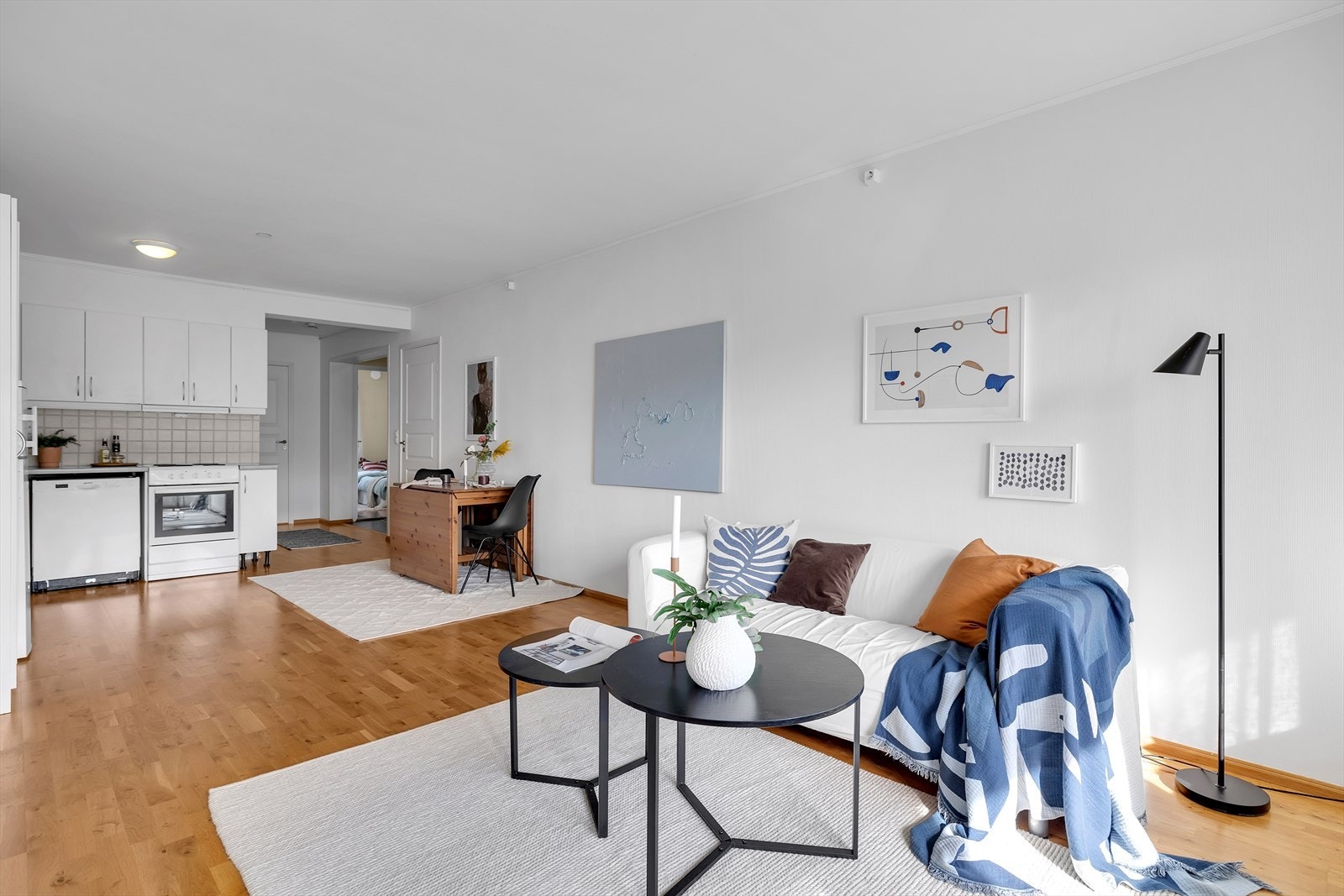 En lys og flott 3-roms med attraktiv beliggenhet, parkering og balkong med gode solforhold! Galleribilde