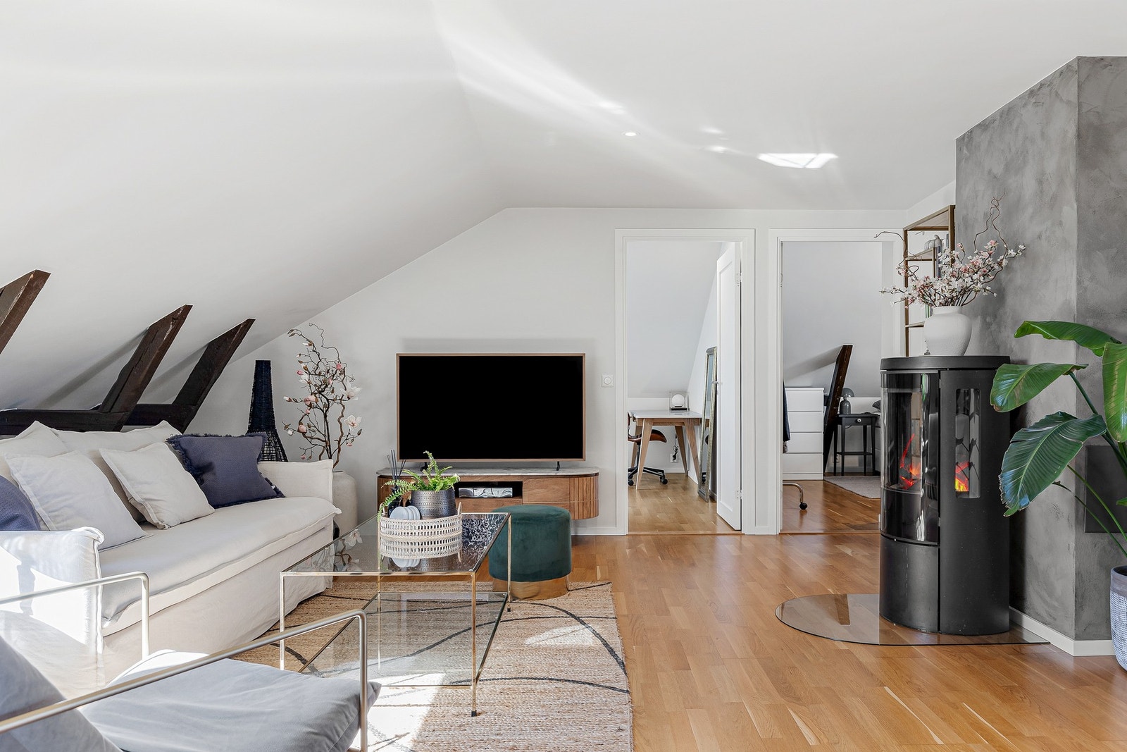 Det er god plass til både sofa, spisebord og det en måtte ønske Galleribilde