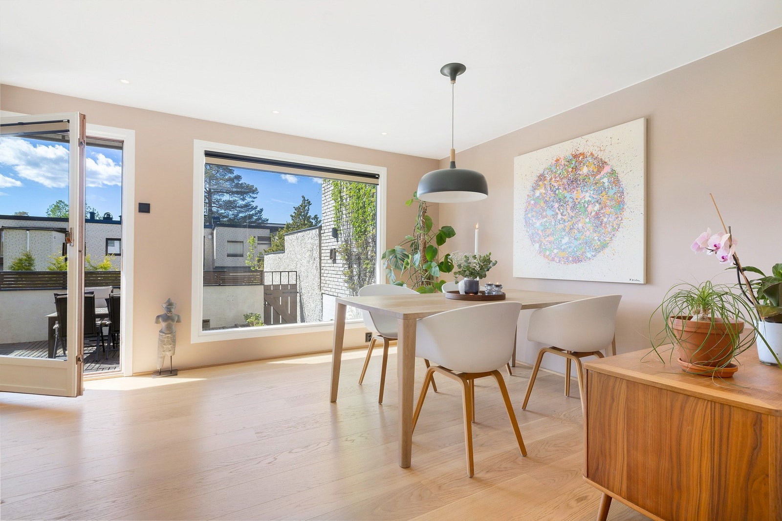 Utgang til sydvestvendt terrasse på 21 m² Galleribilde
