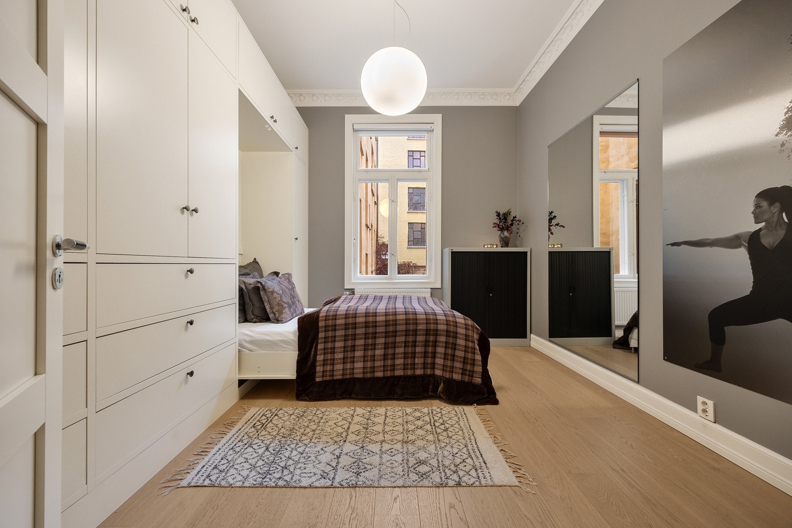 Soverom med skapseng Galleribilde