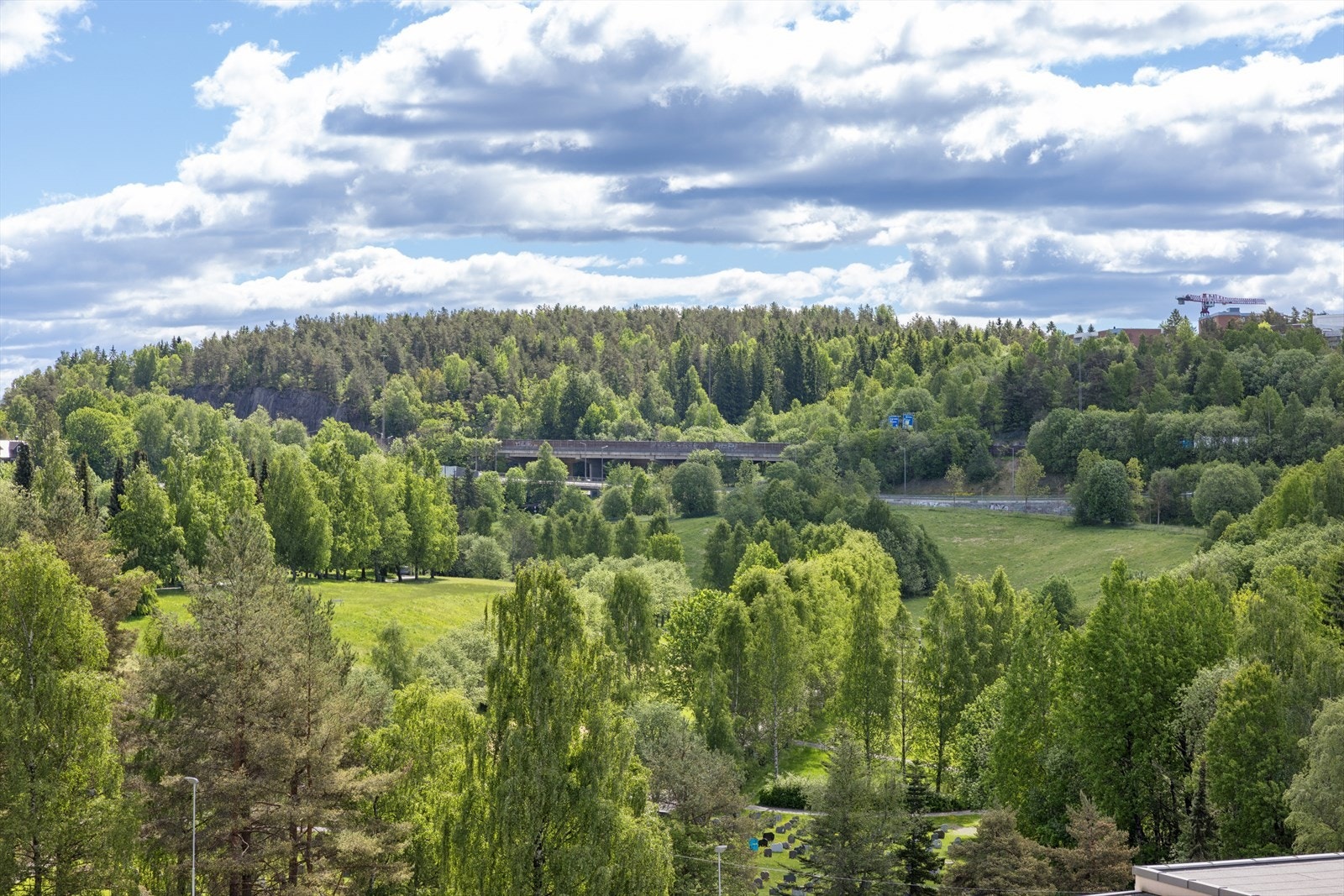 Utsikt mot grønt og fint område. Galleribilde