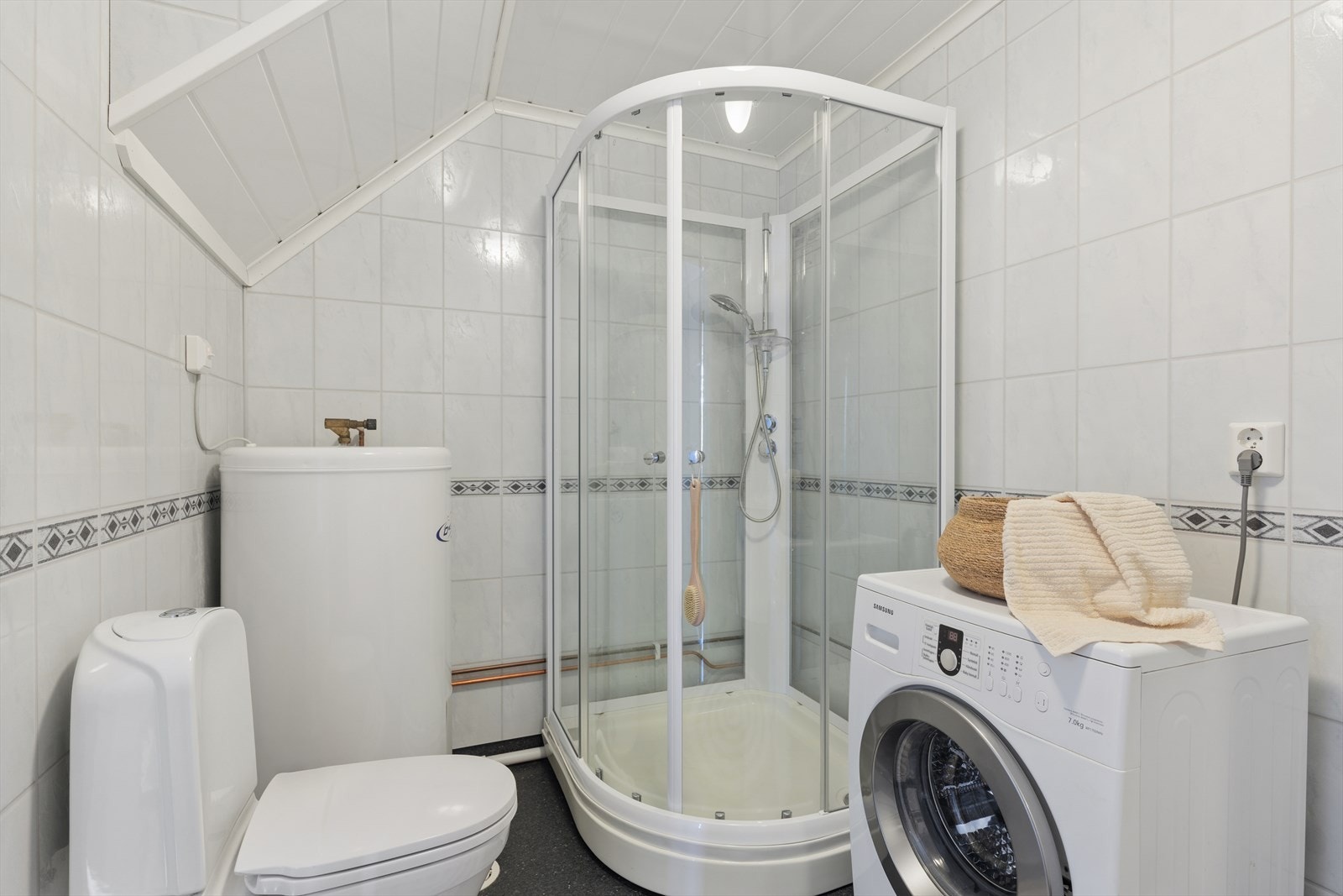 Badet har varmekabler i gulv. Galleribilde