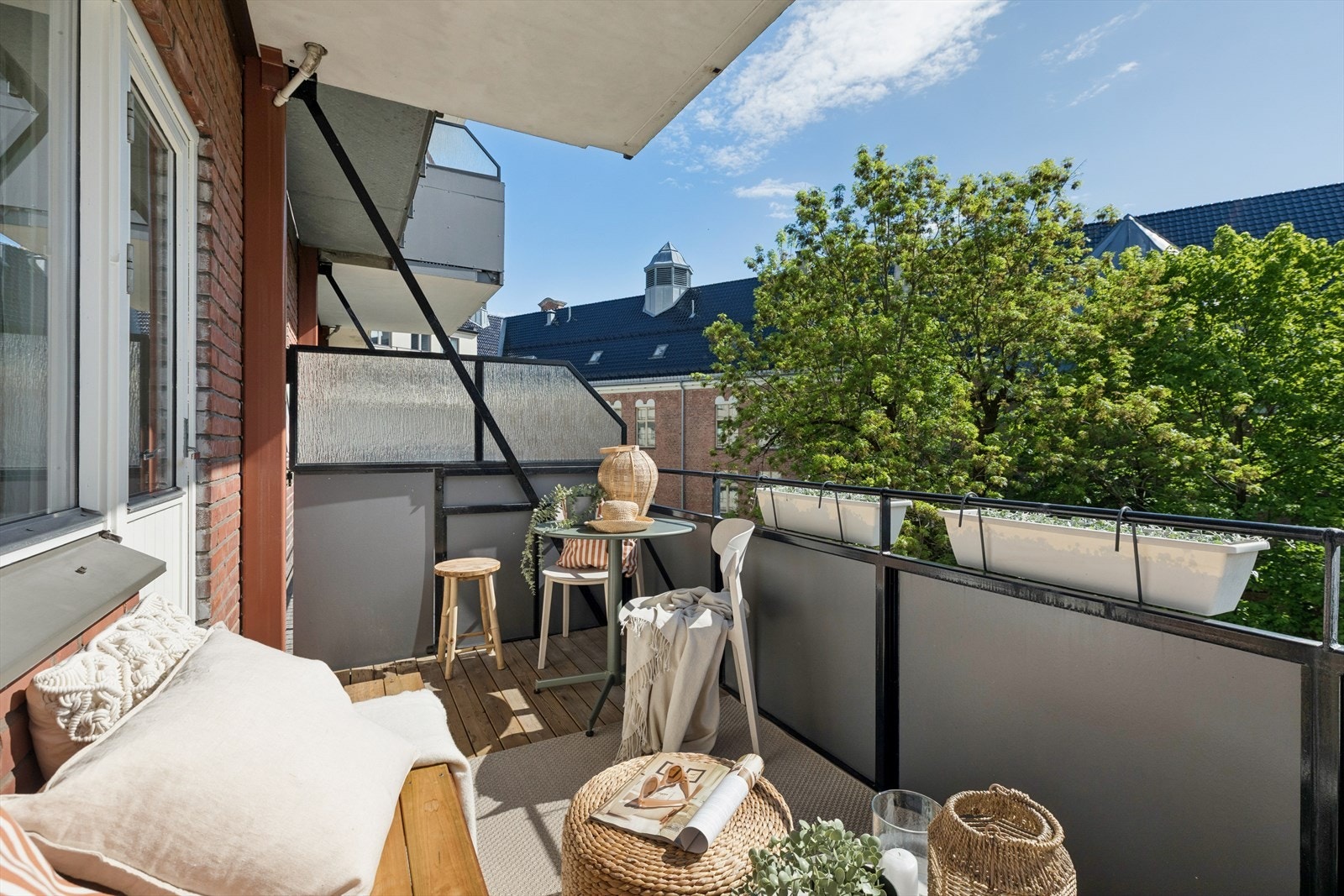 Både varmtvann og fyring (a konto) er inkludert, samt internett. Galleribilde