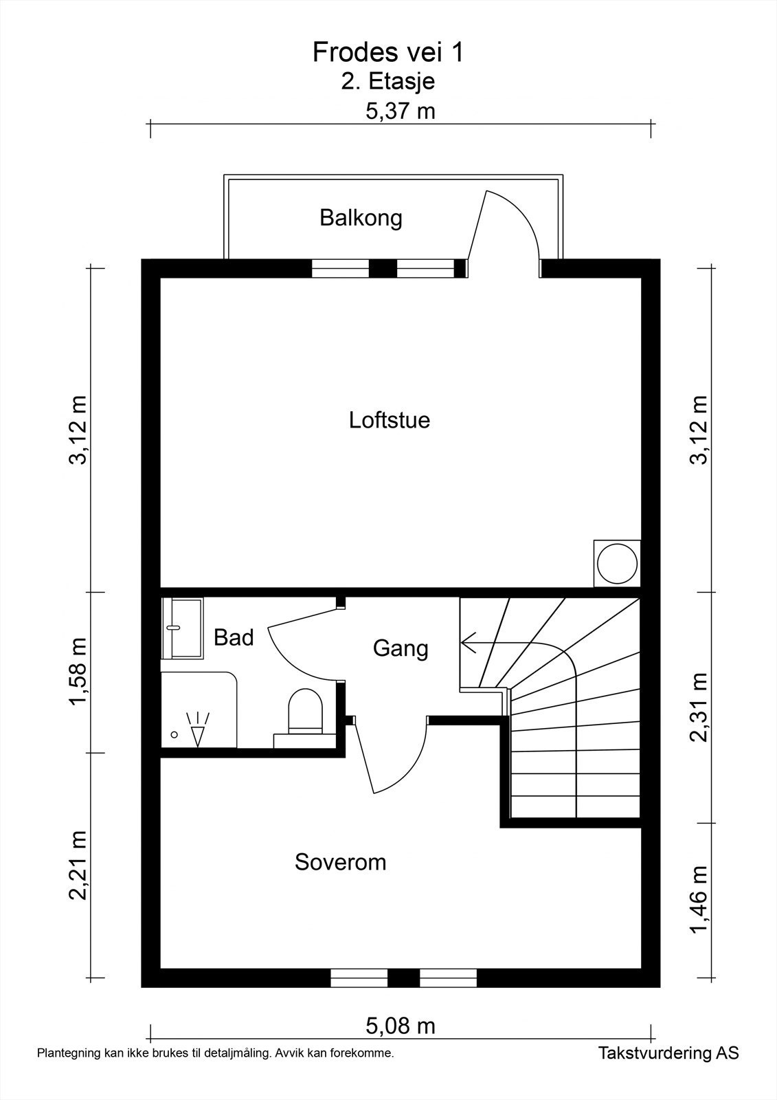 Andre etasje inneholder gang, bad, soverom og en romslig loftstue med utgang til balkong. Galleribilde