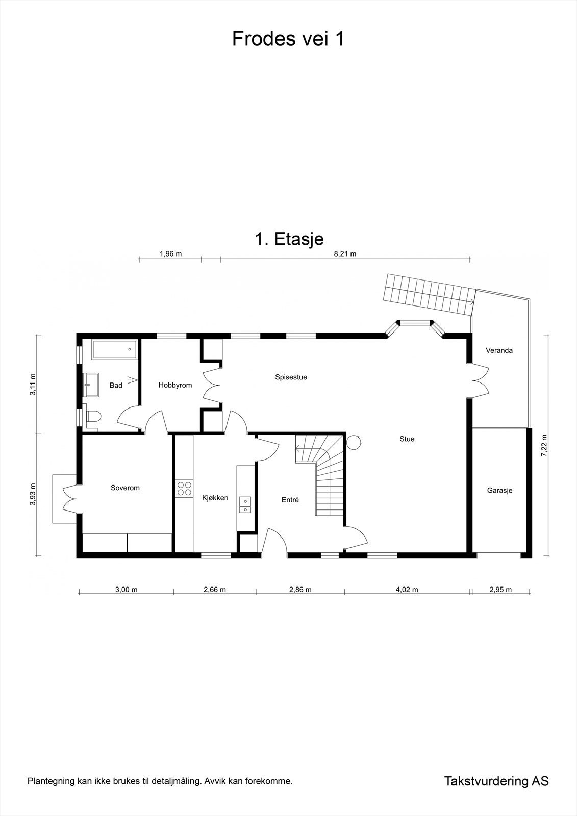 Første etasje er boligens hovedplan med stue, spisestue, kjøkken, bad, soverom og et hobbyrom. Galleribilde