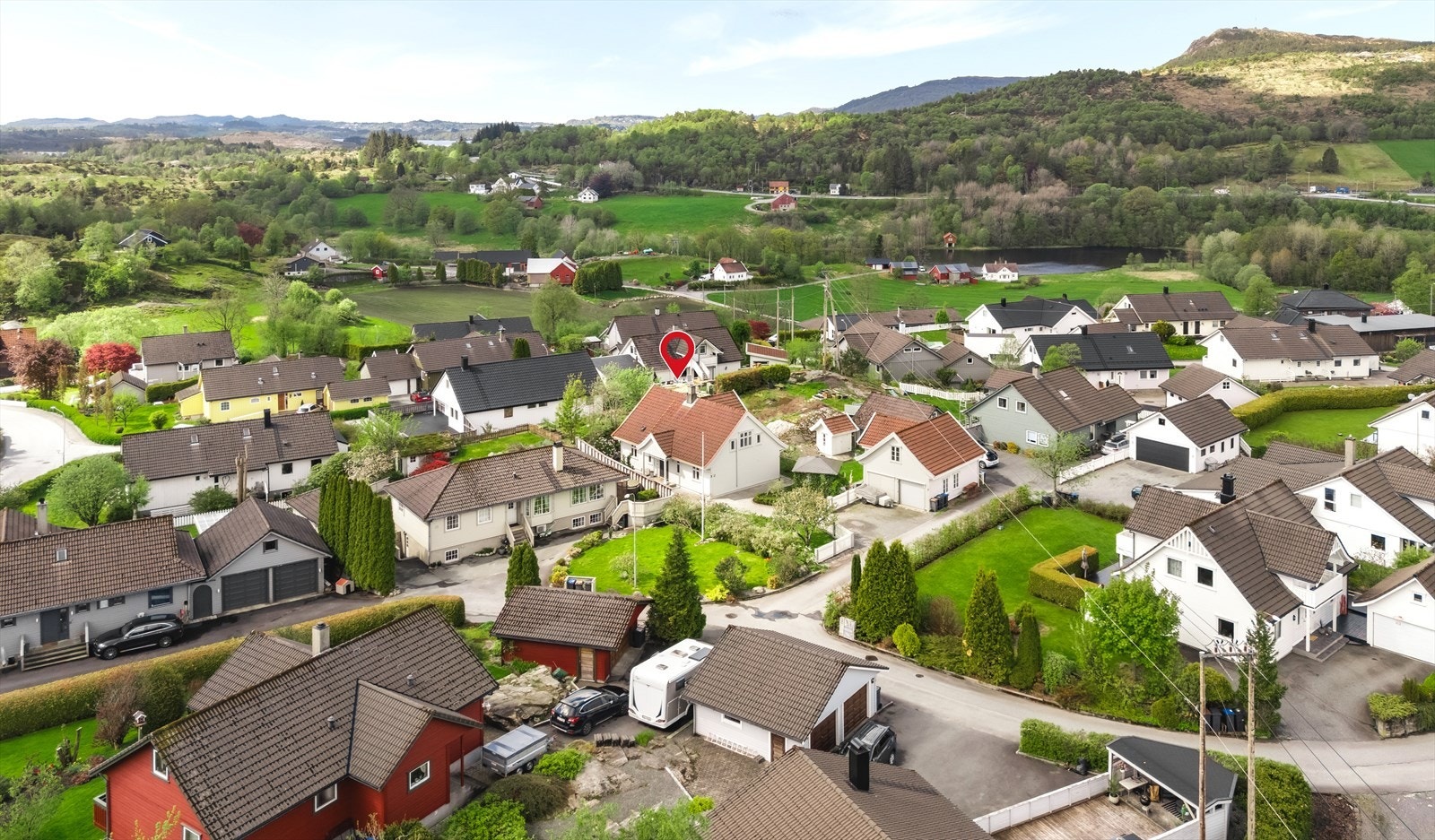 Her bor du i landlige omgivelser med nærhet til det du trenger av hverdagsfasiliteter. Galleribilde