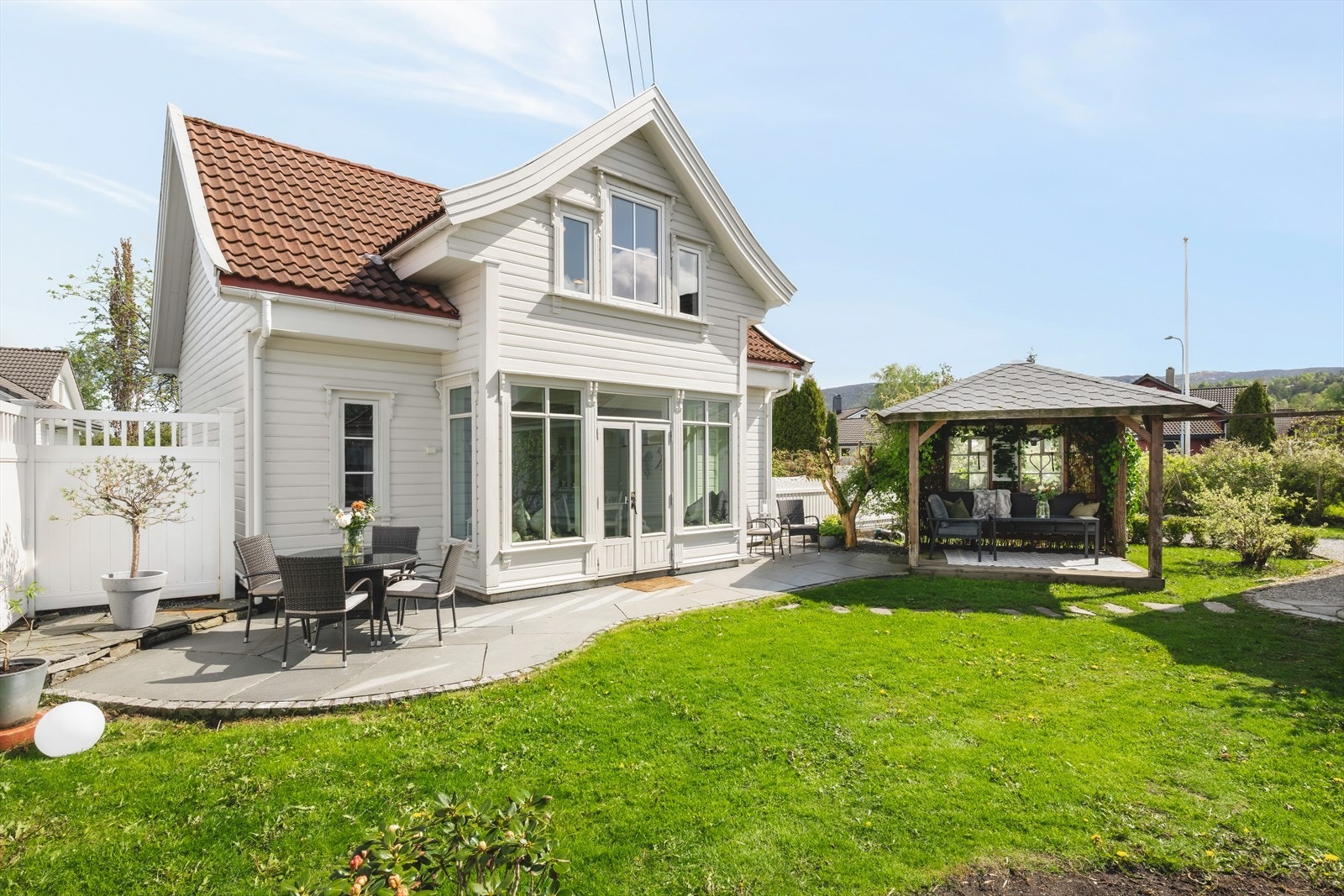 Garasje med innredet hagestue (hagestue er ikke godkjent ref. pkt. ferdigattest). Galleribilde