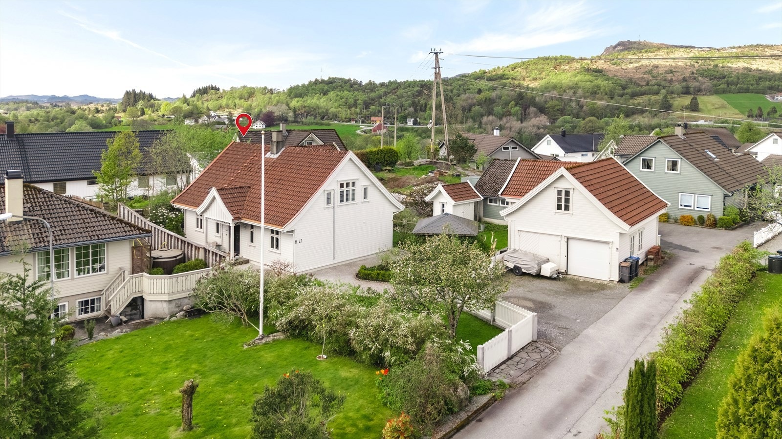 En svært kjekk familiebolig beliggende i et veletablert nabolag i Grinde. Galleribilde