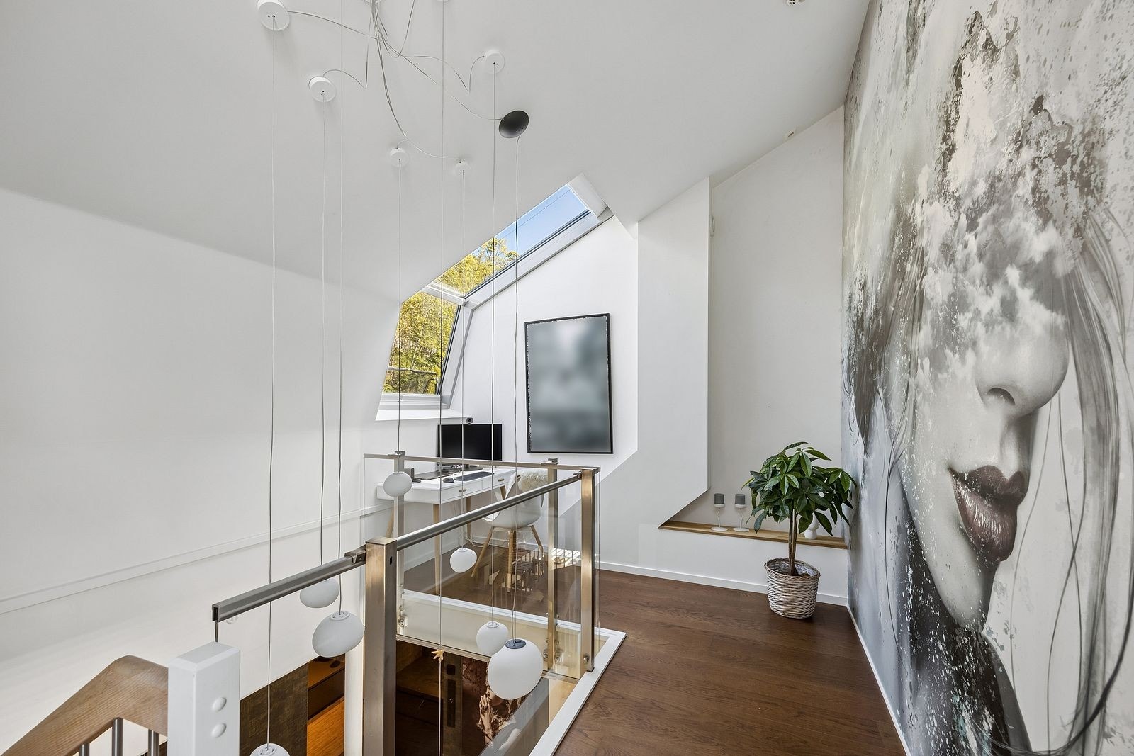 Mesanin i 3. etasje | Innredet med en arbeidsplass Galleribilde