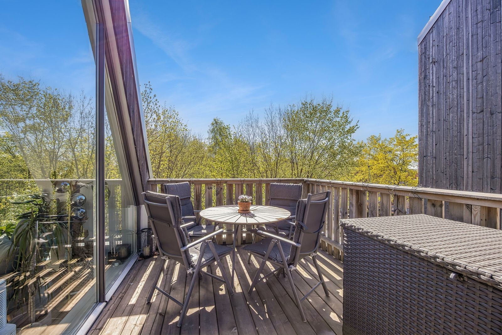 Takterrasse med plass til hyggelig sittegruppe Galleribilde