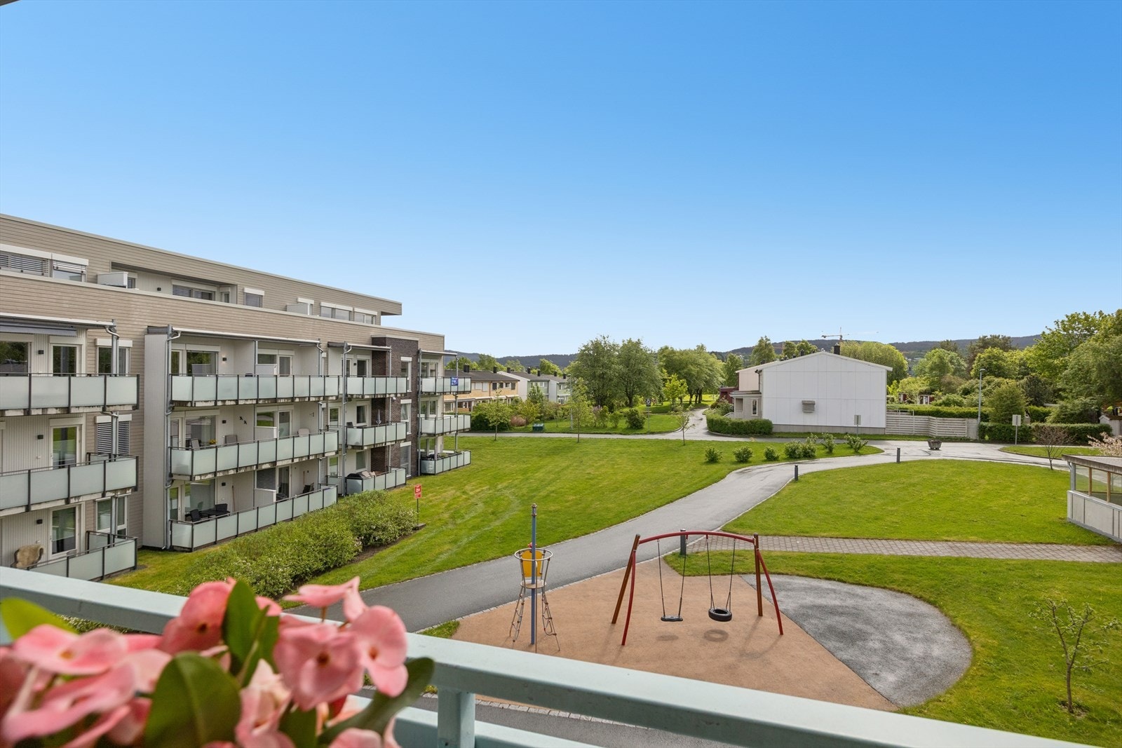 Balkong vender mot felles friområde. Galleribilde