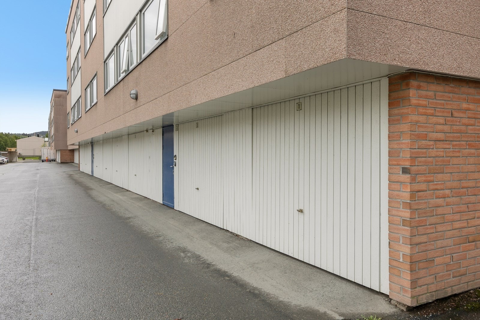Fast garasje medfølger leiligheten. Galleribilde