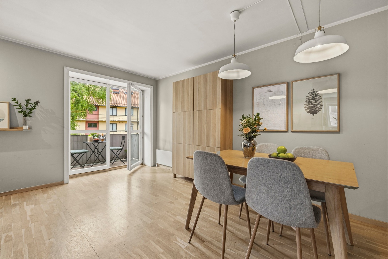 God plass til større spisebord Galleribilde