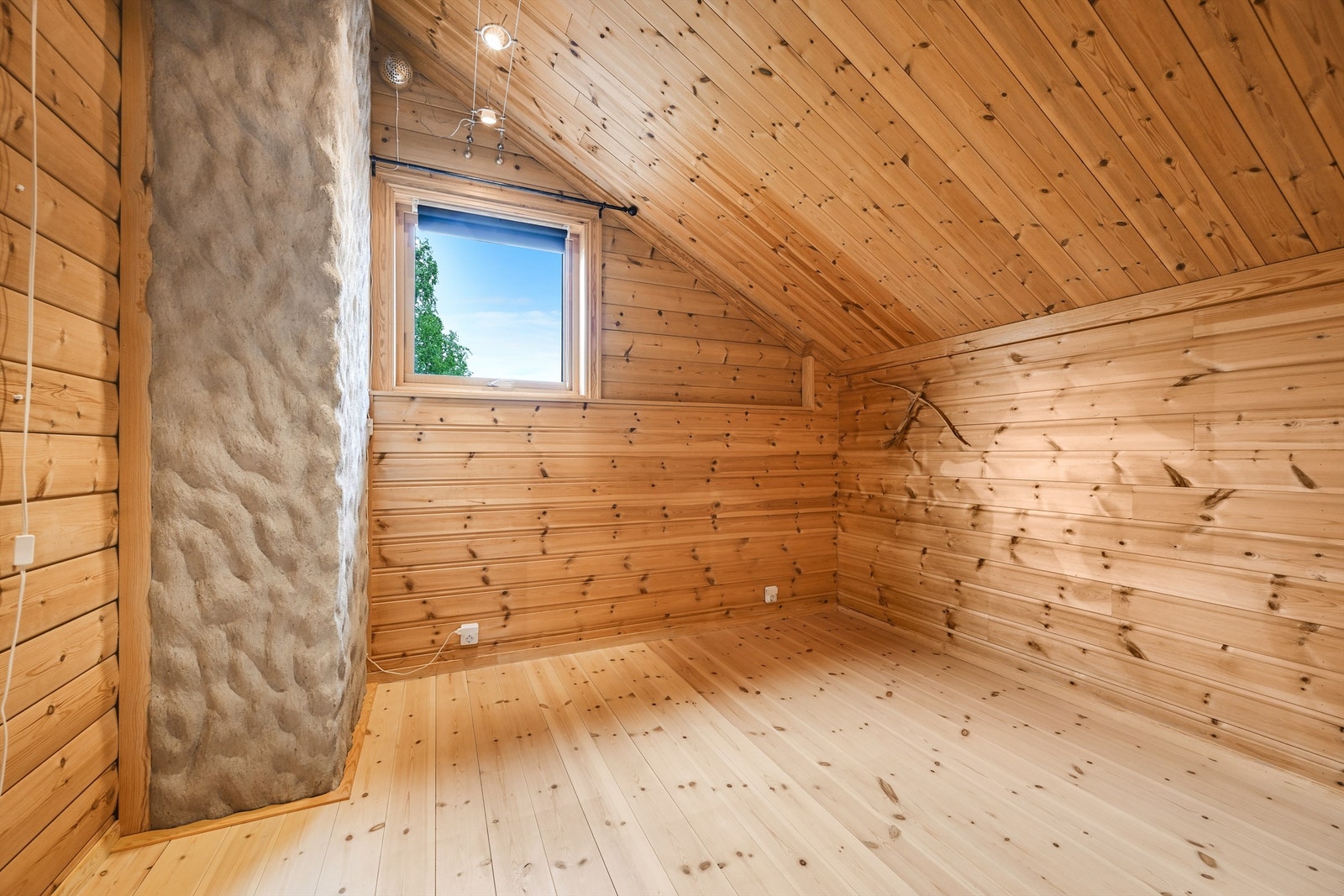 Loft innredet som soverom Galleribilde