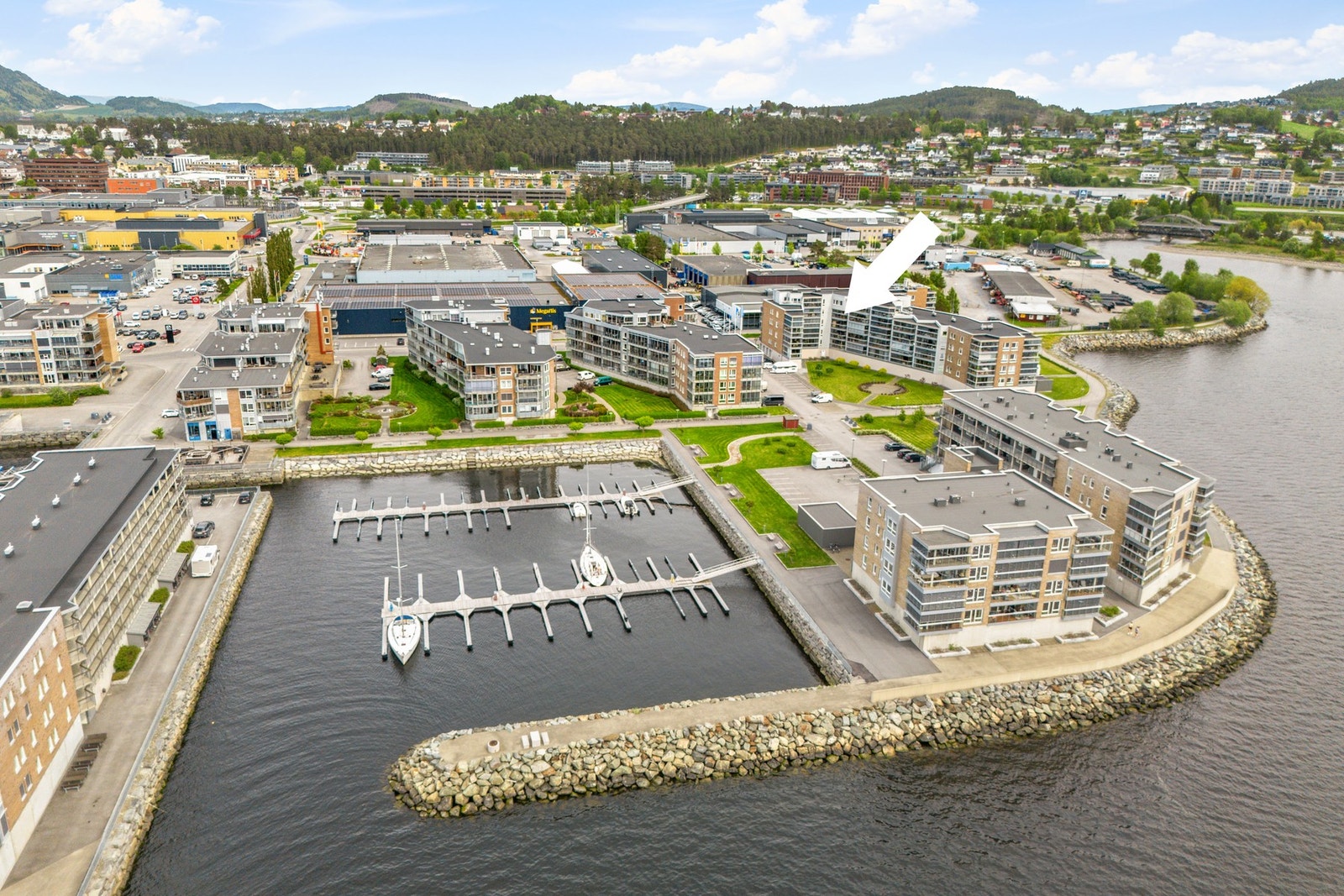 Velkommen til Molovegen 17, presentert av EiendomsMegler 1 v/ Sigve Haugdahl. Foto: ELW media (Espen Wåde) Galleribilde