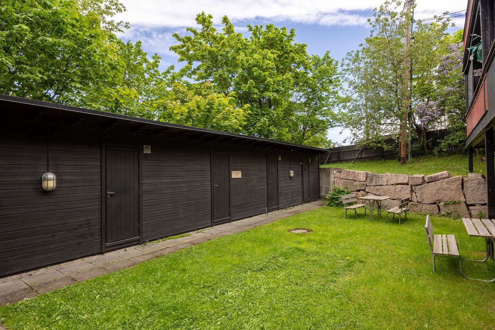 Leiligheten disponerer bod i frittstående rekke. Galleribilde