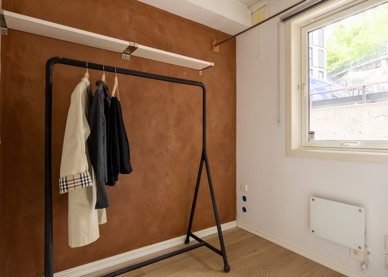 Tilstøtende walk-in garderobe. Galleribilde