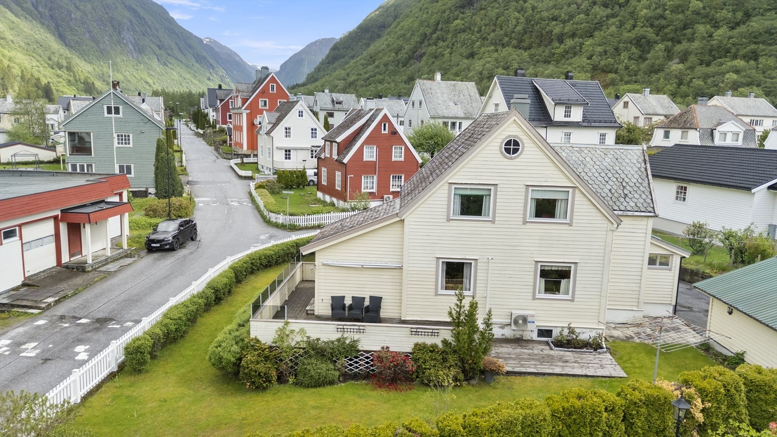 Eigeommen ligg fint til på Sæbø i Høyanger Galleribilde