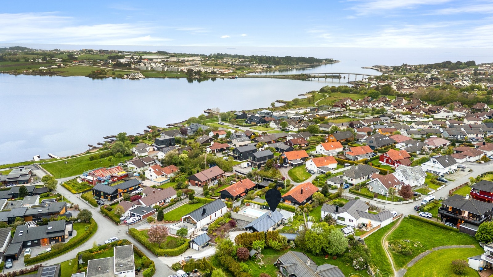 Ettertraktet og barnevennlig beliggenhet på Sunde med kort avstand til sjø og flotte turmuligheter. Galleribilde