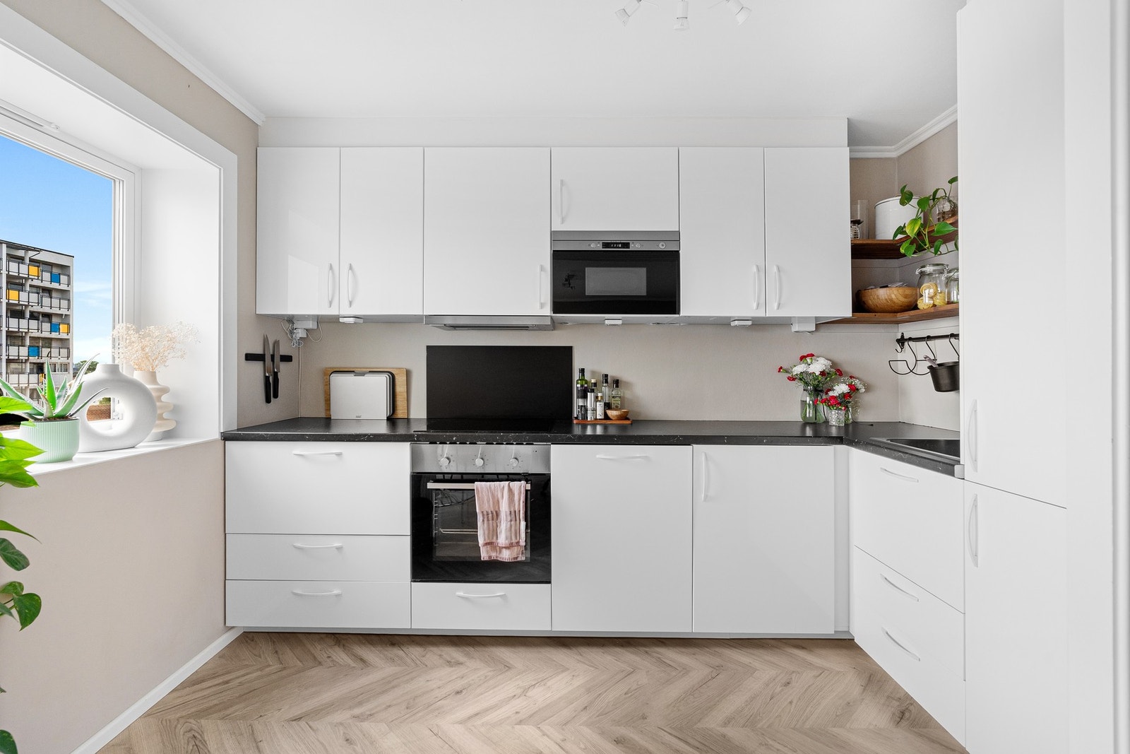 - Lekkert kjøkken som ble skiftet i 2022 | Moderne og tidløst med innredning fra IKEA - Galleribilde