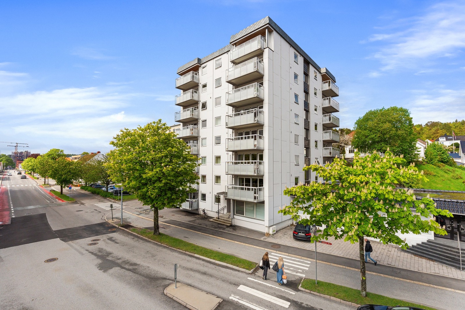 - Her kan du bo lettstelt med heis rett opp til leilighetens etasje - Galleribilde