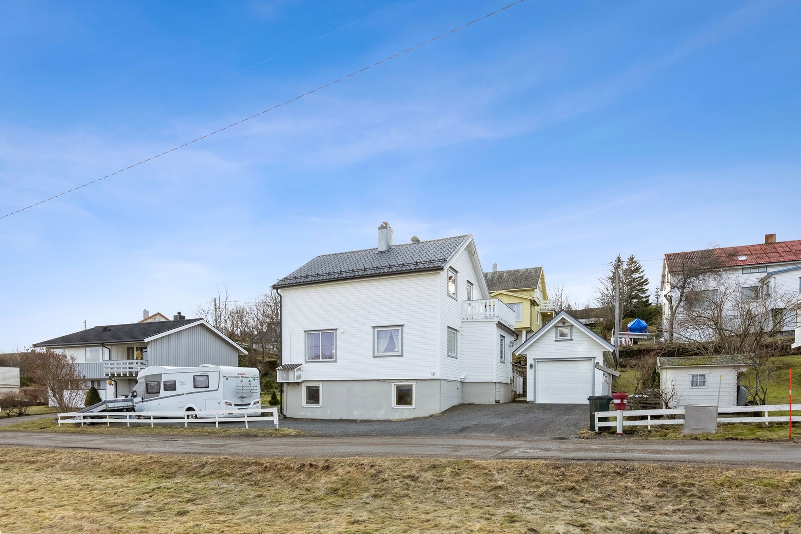 Fasade og beliggenhet i en barnevennlig og rolig gate Galleribilde