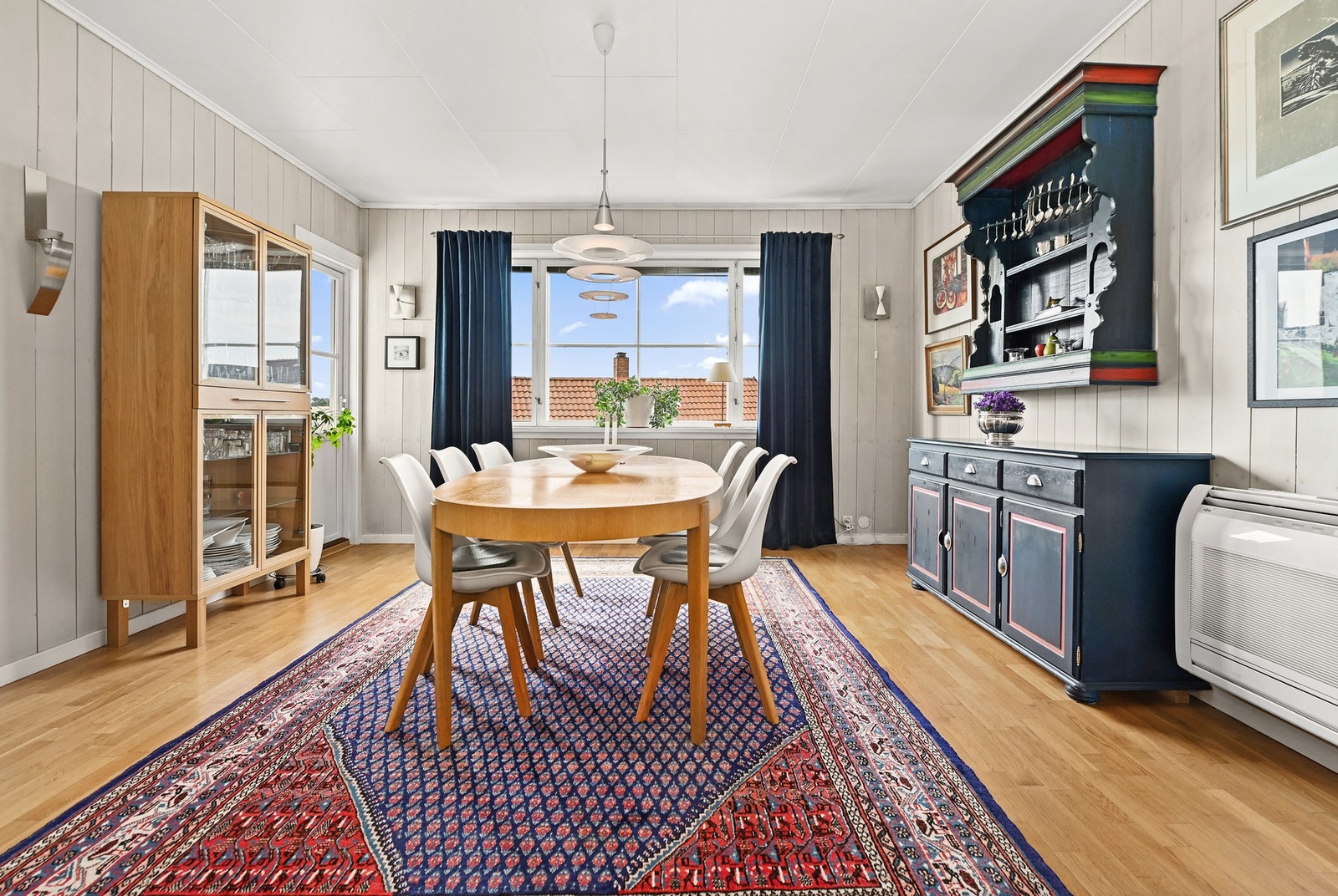 Her er det plass til stor spisestue. Galleribilde