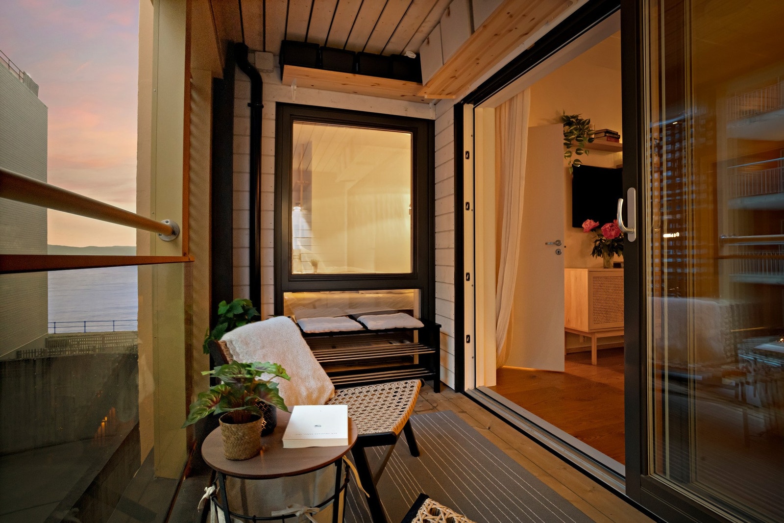 Dette er en moderne og stilfull selveierleilighet med attraktiv beliggenhet i Ilsvika. Galleribilde