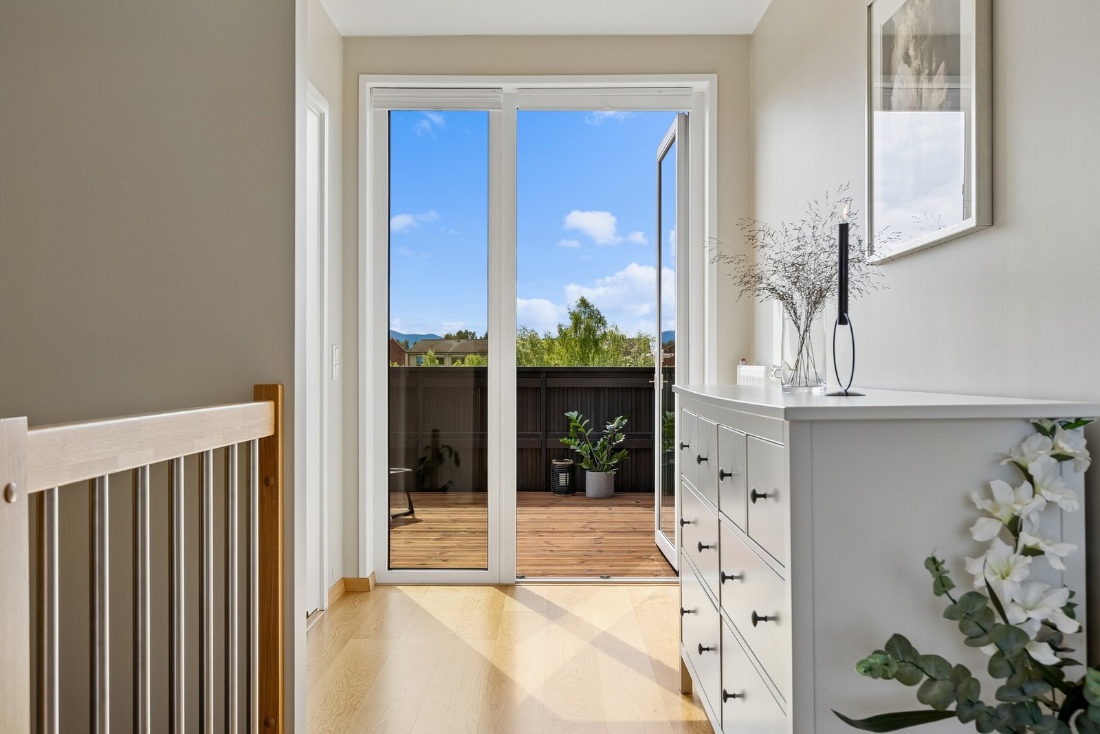 Fra 3. etasje er det også utgang til balkong. Galleribilde