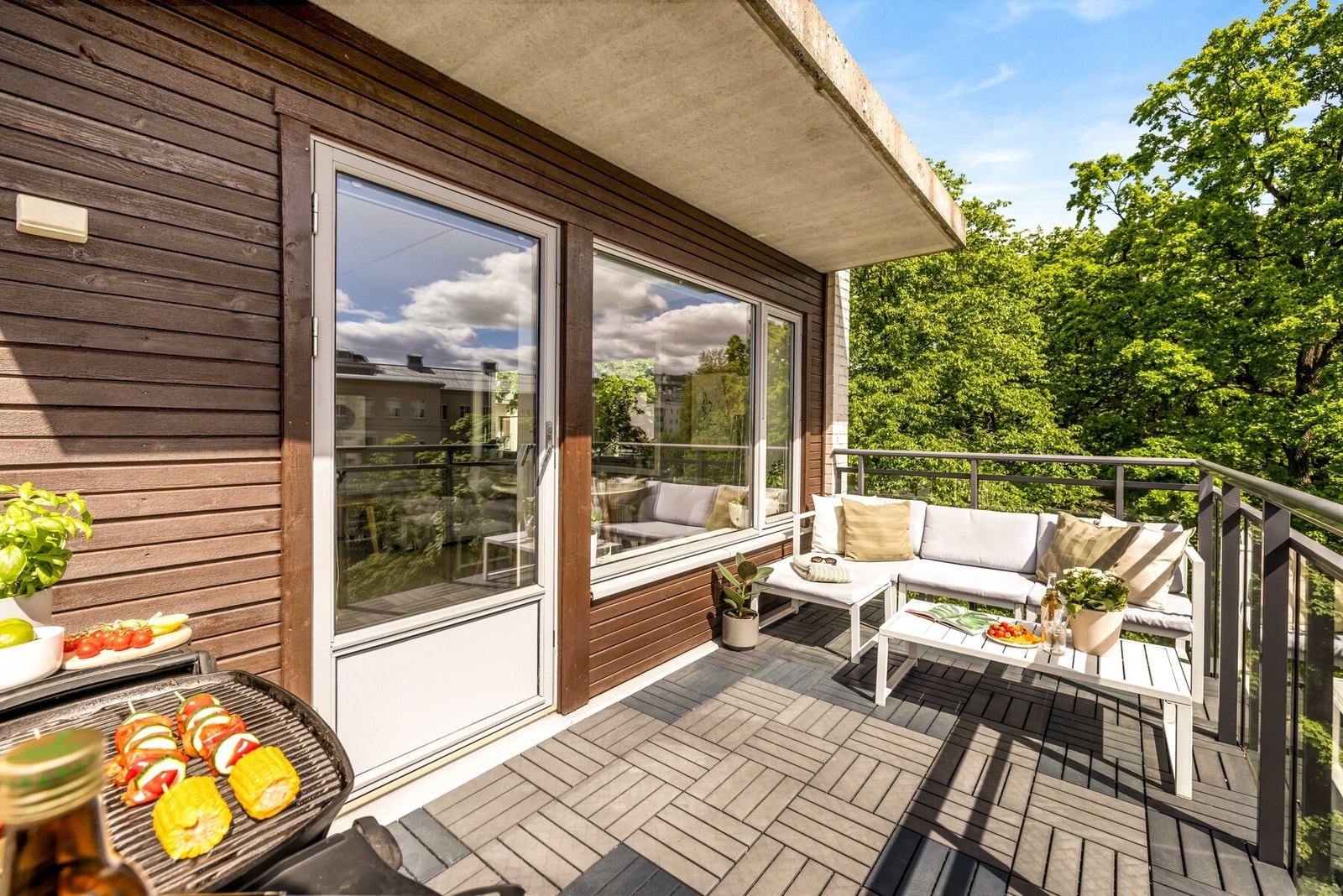 Her er det sol fra tidlig morgen og frem til ca. kl. 16.00 (sommerstid). Galleribilde