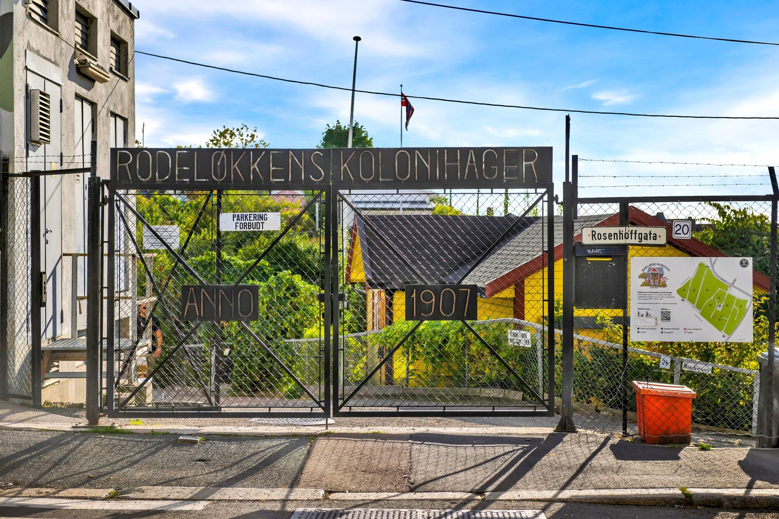 Nærmeste nabo. Rodeløkkens kolonihager er Norges eldste kolonihage, stiftet 15. august 1907. Kommer du hit en sommerdag kan du vandre inn blant parsellene med 151 hytter og nyte frodige prydhager. Galleribilde