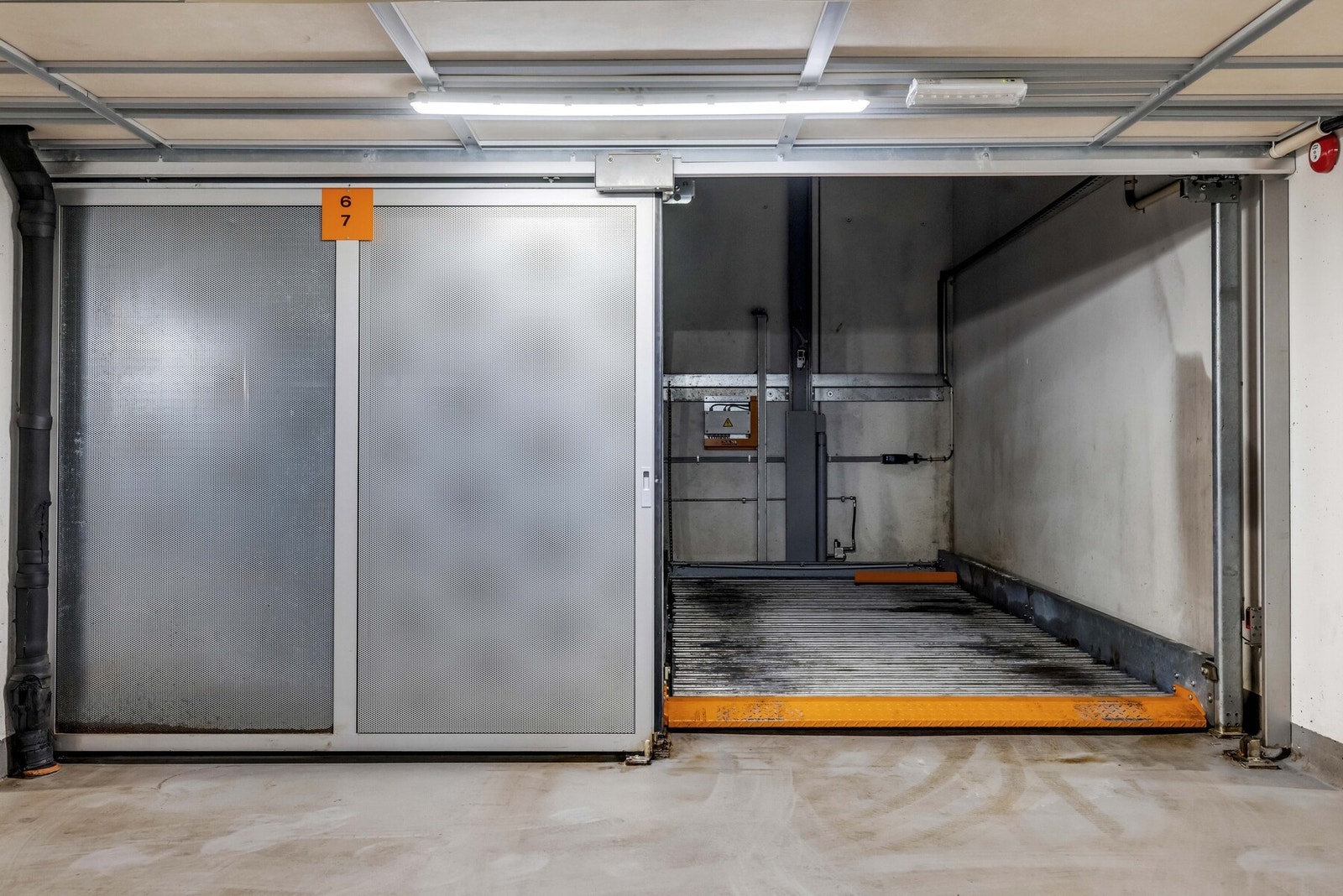 Multiparkering er automatisert parkeringssystem som utnytter plassen effektivt og gir trygg, enkel parkering uten manøvrering. I tillegg følger egen bod på ca. 4. Galleribilde