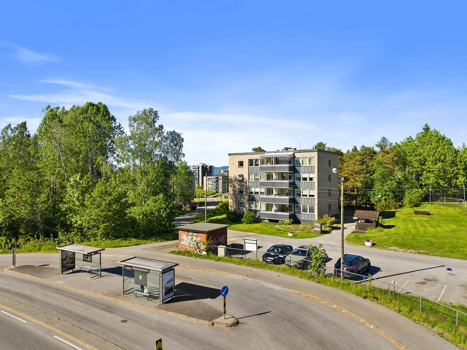Umiddelbar nærhet til bussholdeplass Galleribilde