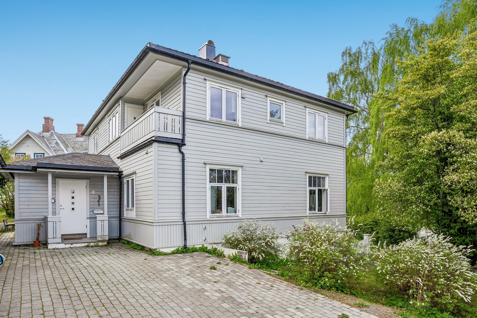 Her får du en stor enebolig over tre plan med et bruksareal på 300 kvadratmeter. Galleribilde